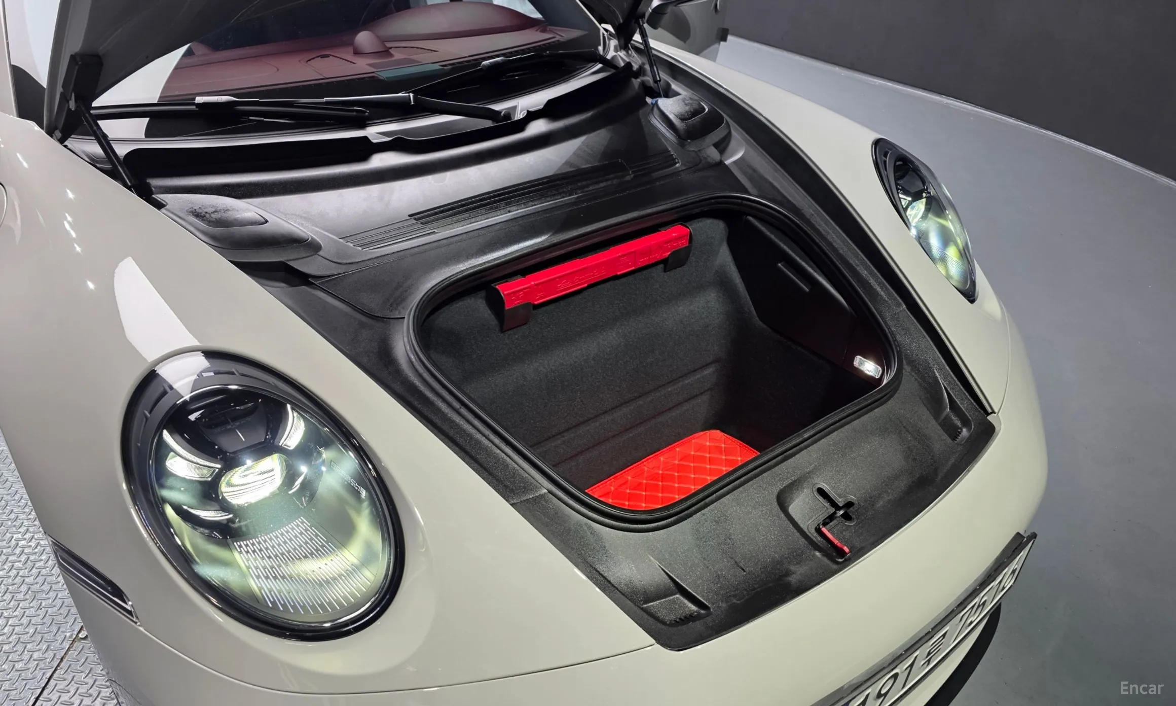 Porsche 911 (992) превью 20