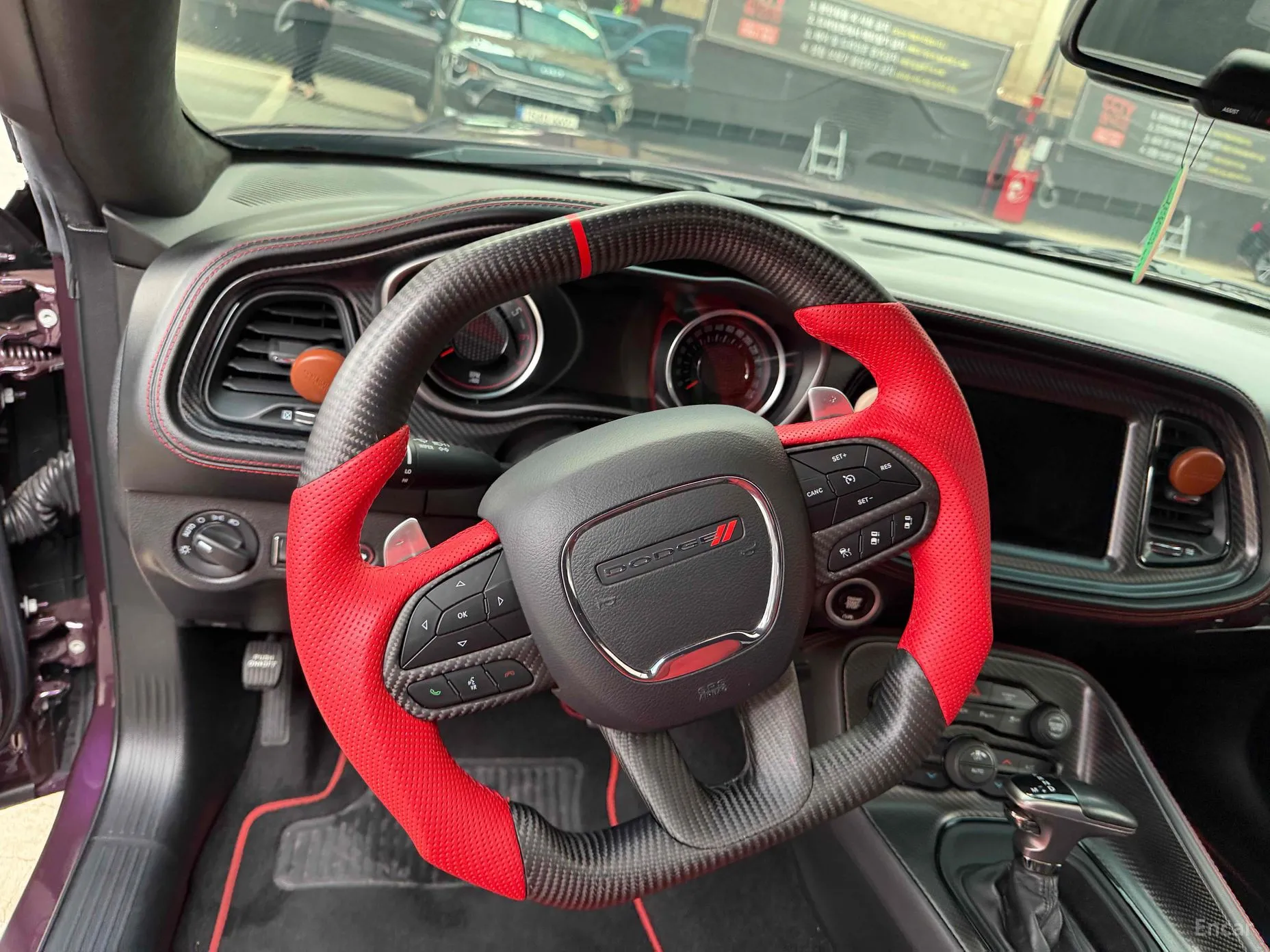 Dodge Challenger превью 10