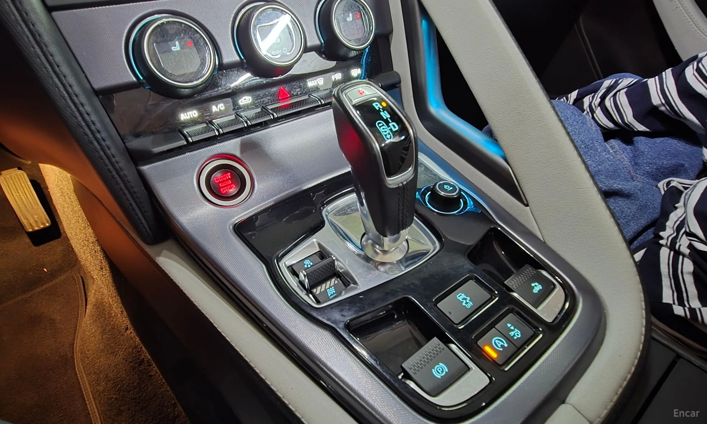 Jaguar F-TYPE превью 12
