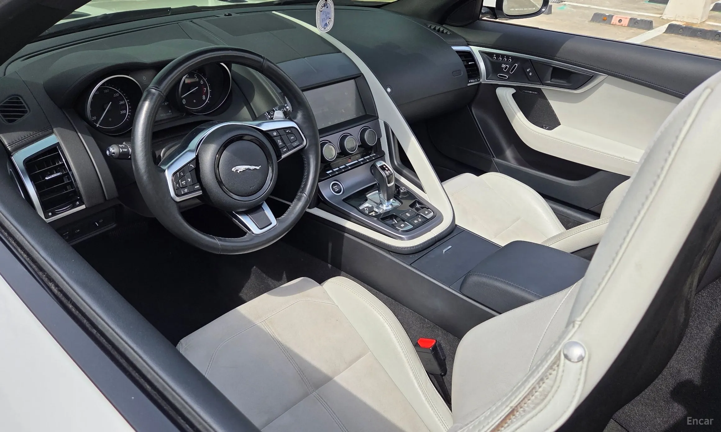 Jaguar F-TYPE превью 9
