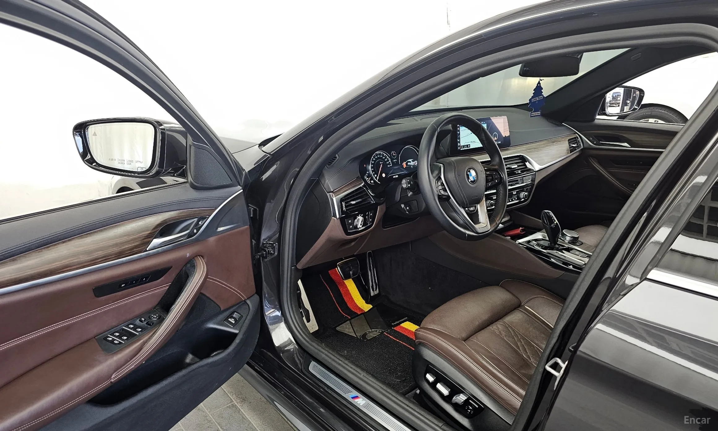 BMW 5 Series (G30) превью 10
