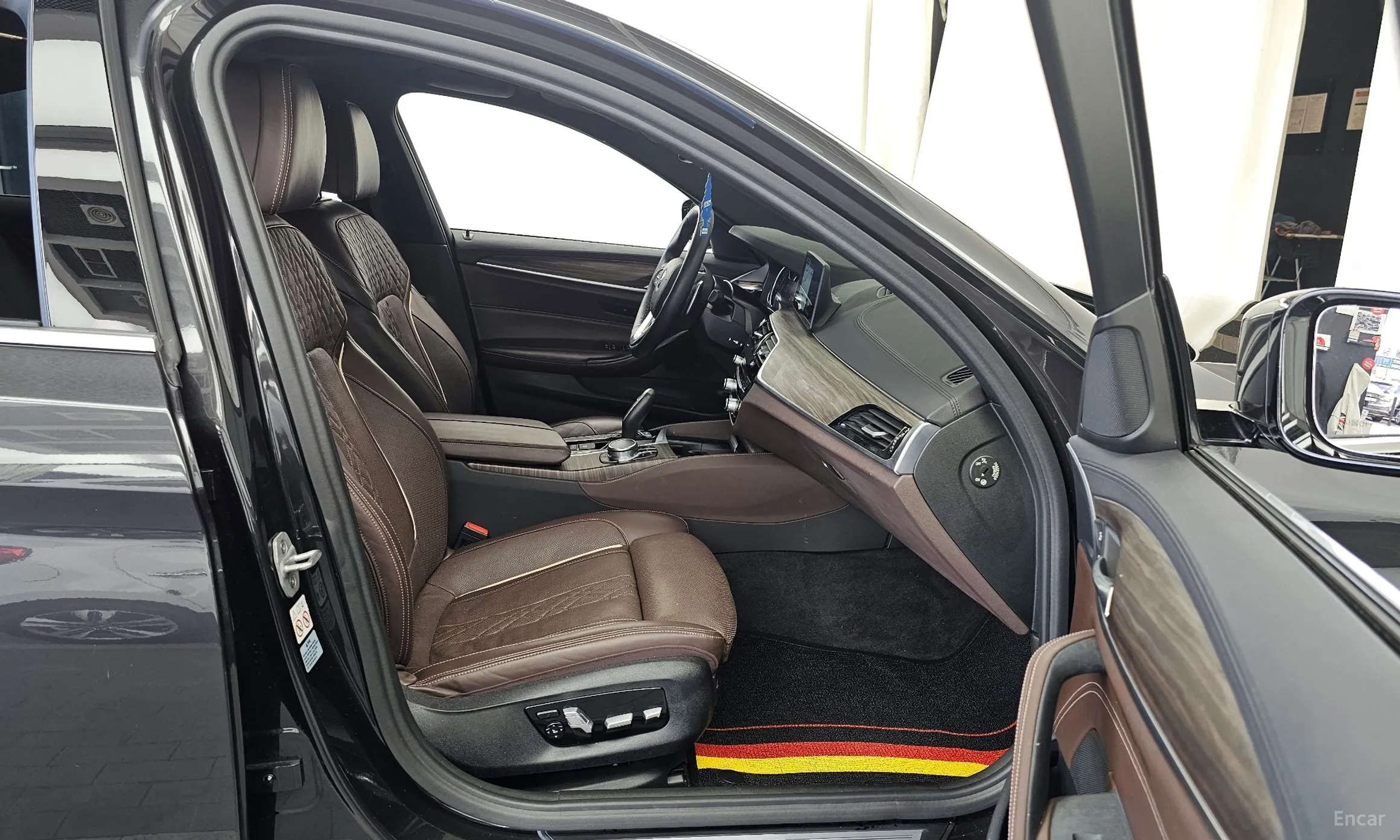 BMW 5 Series (G30) превью 11