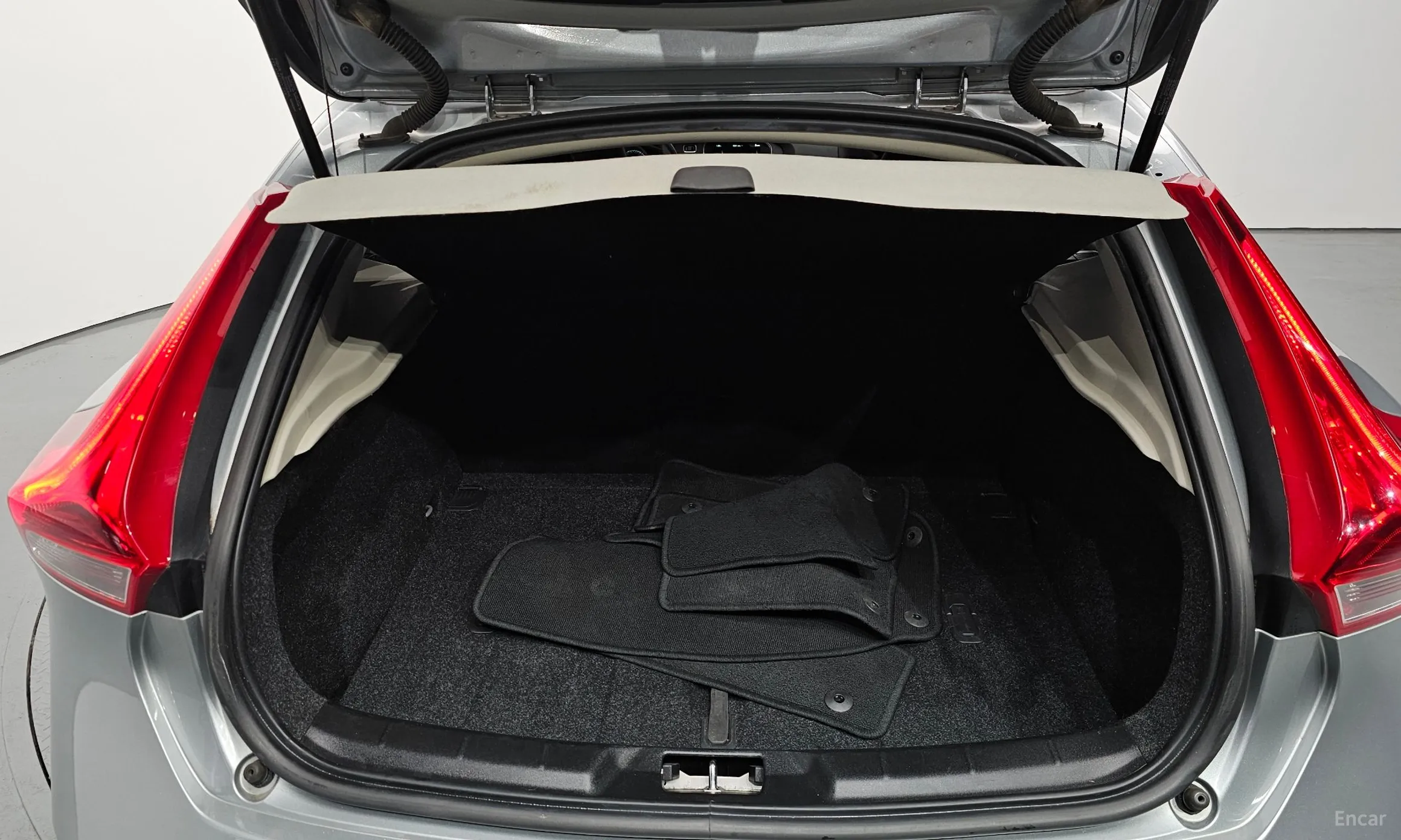 Volvo V40 превью 20