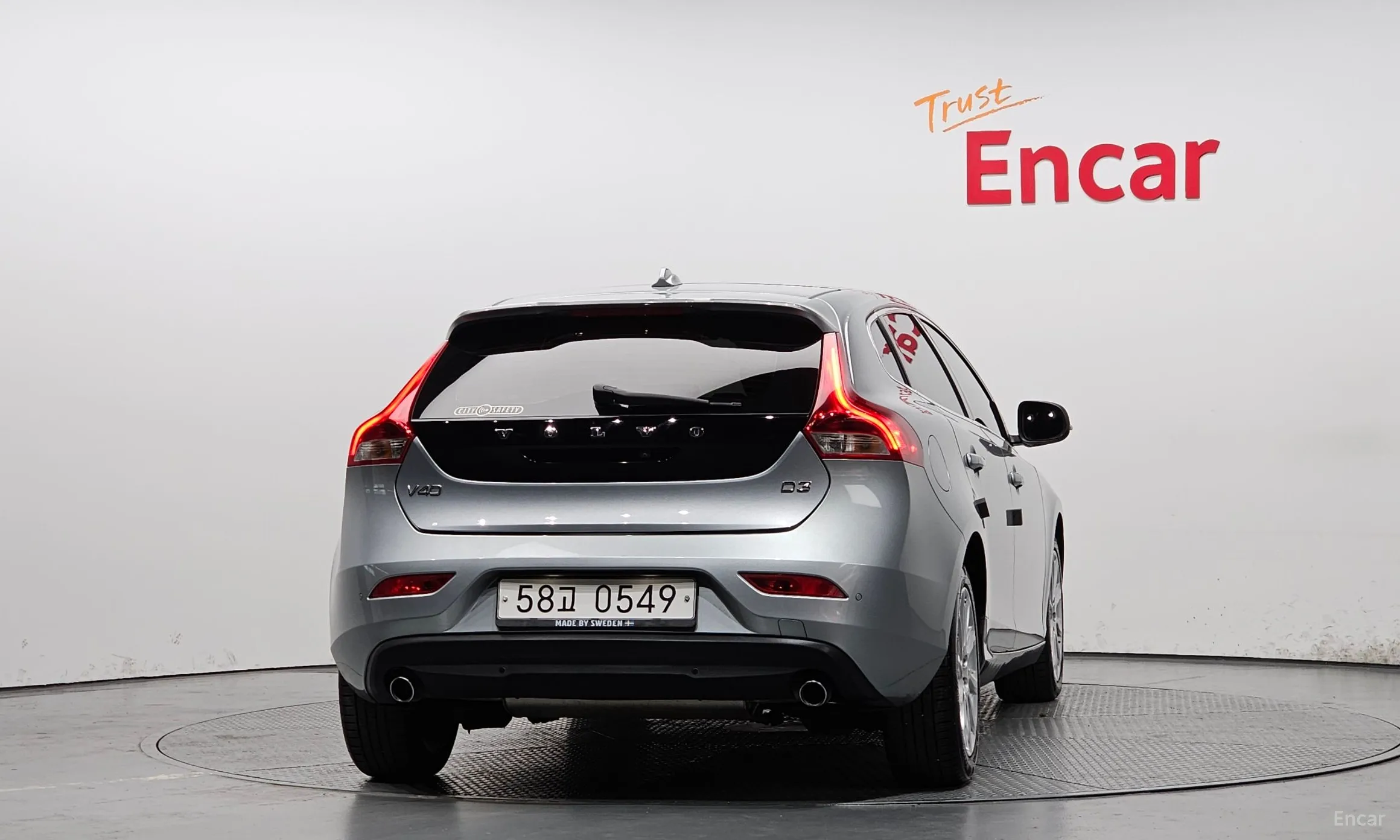 Volvo V40 превью 4