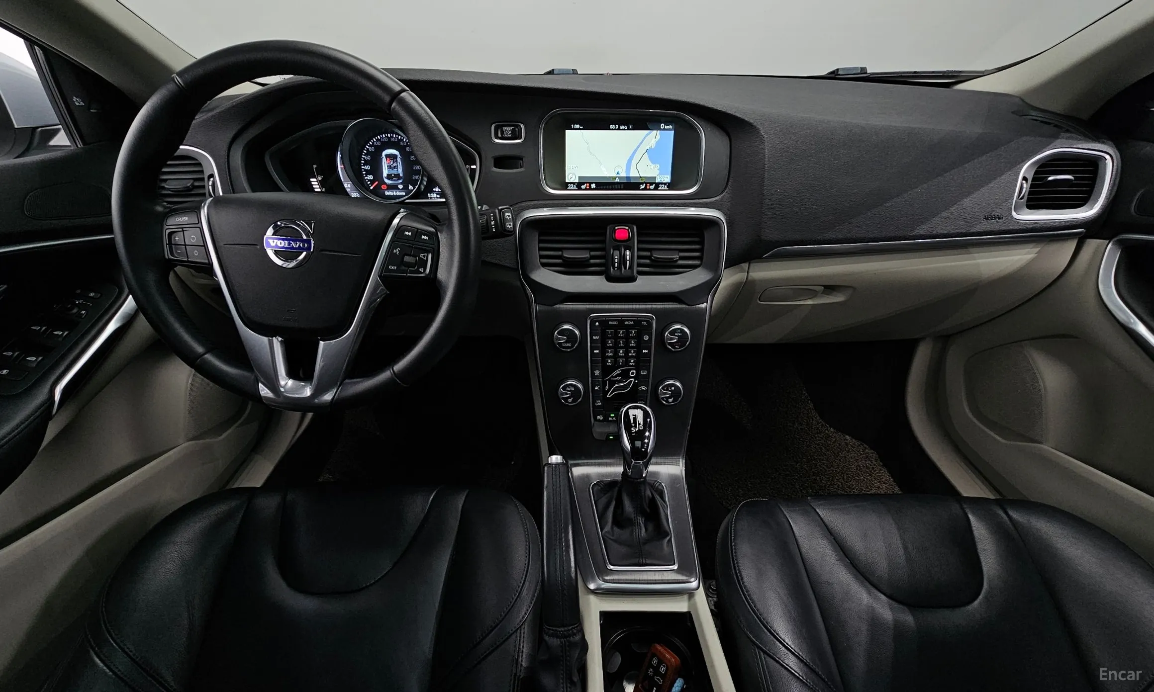 Volvo V40 превью 7