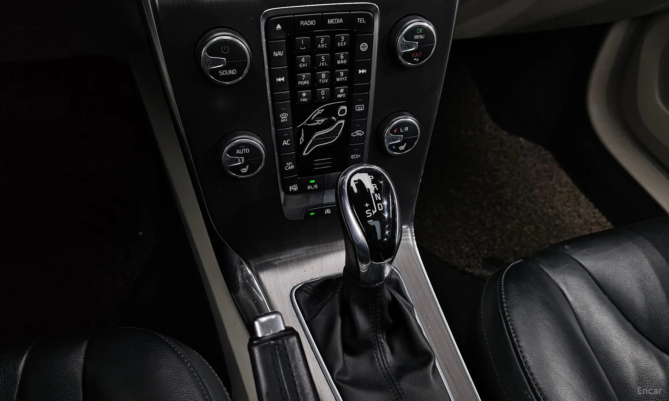Volvo V40 превью 9