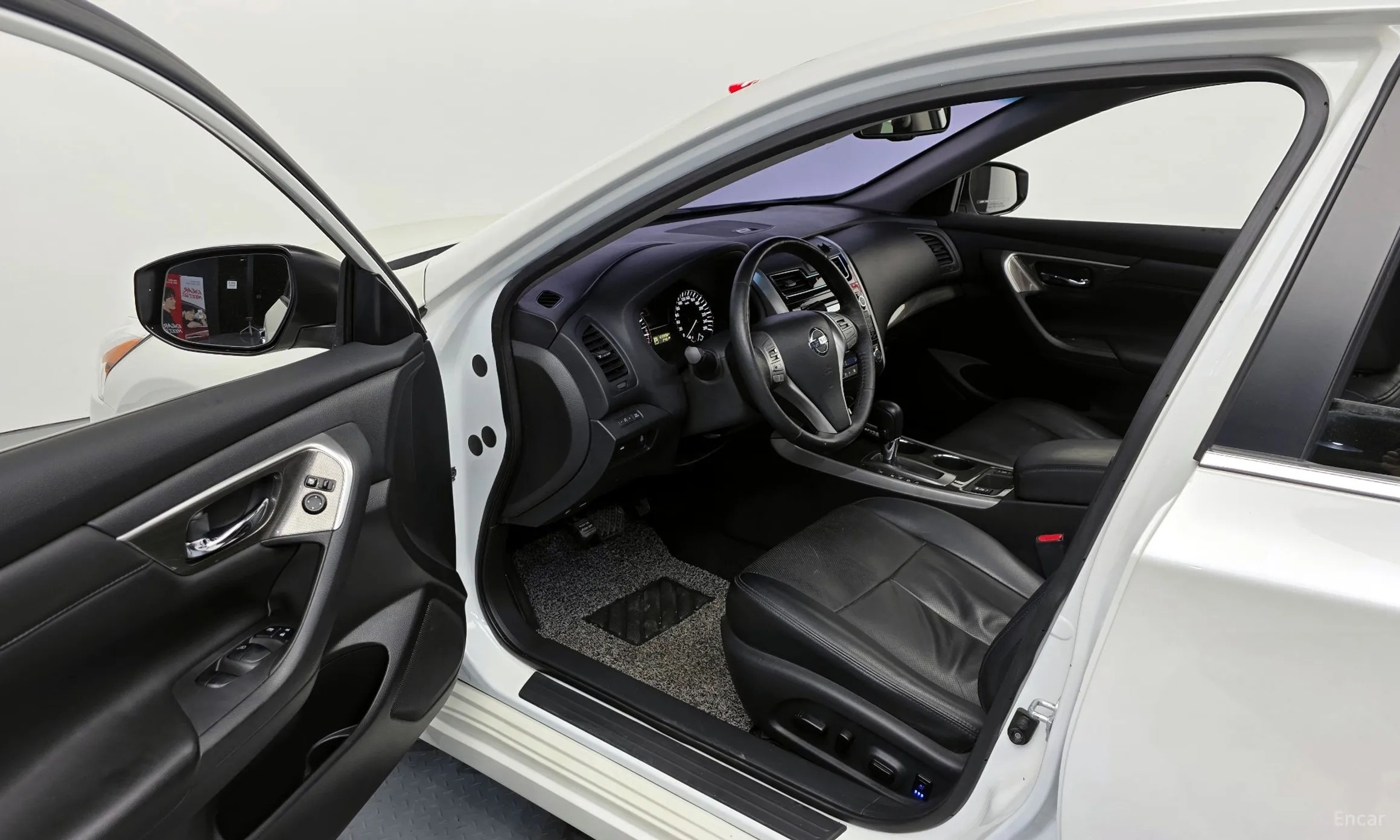 Nissan Altima превью 10