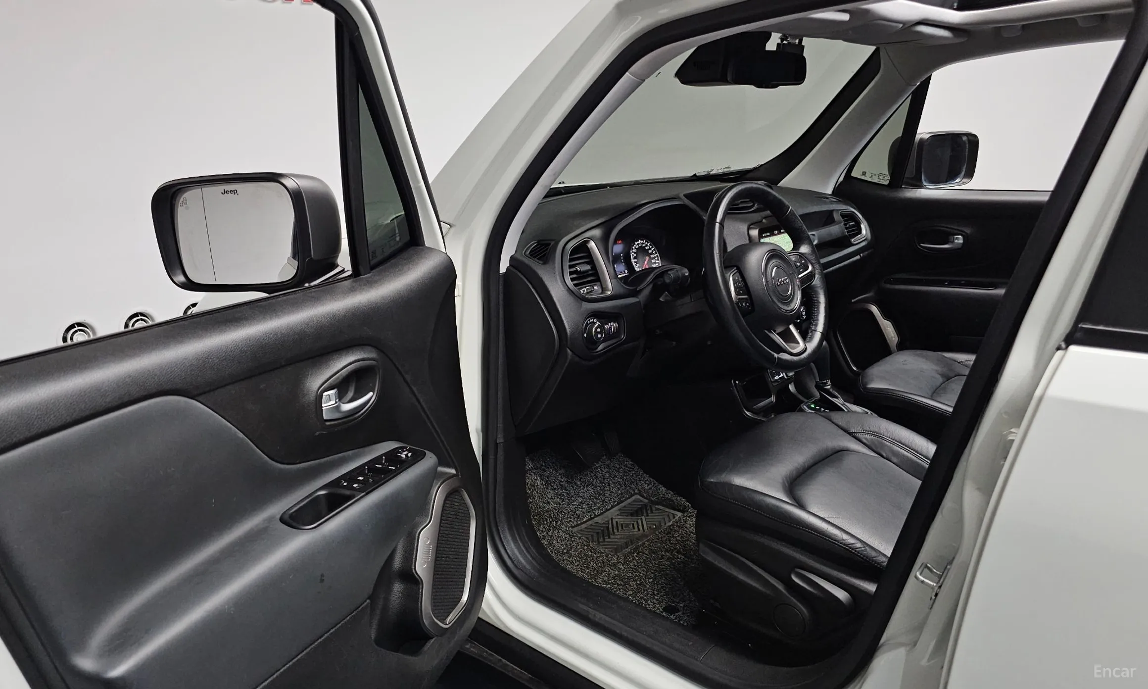 Jeep Renegade превью 10