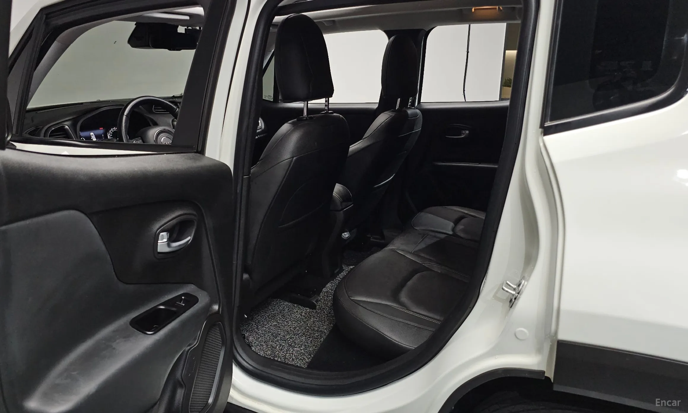 Jeep Renegade превью 12