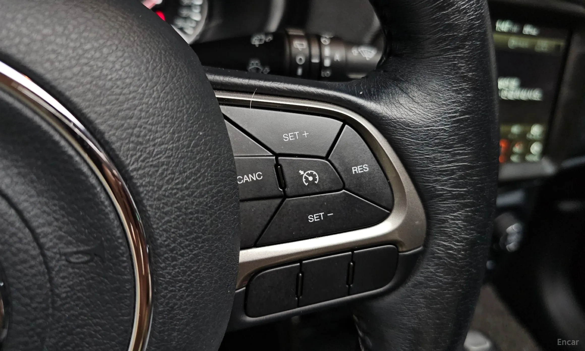 Jeep Renegade превью 17