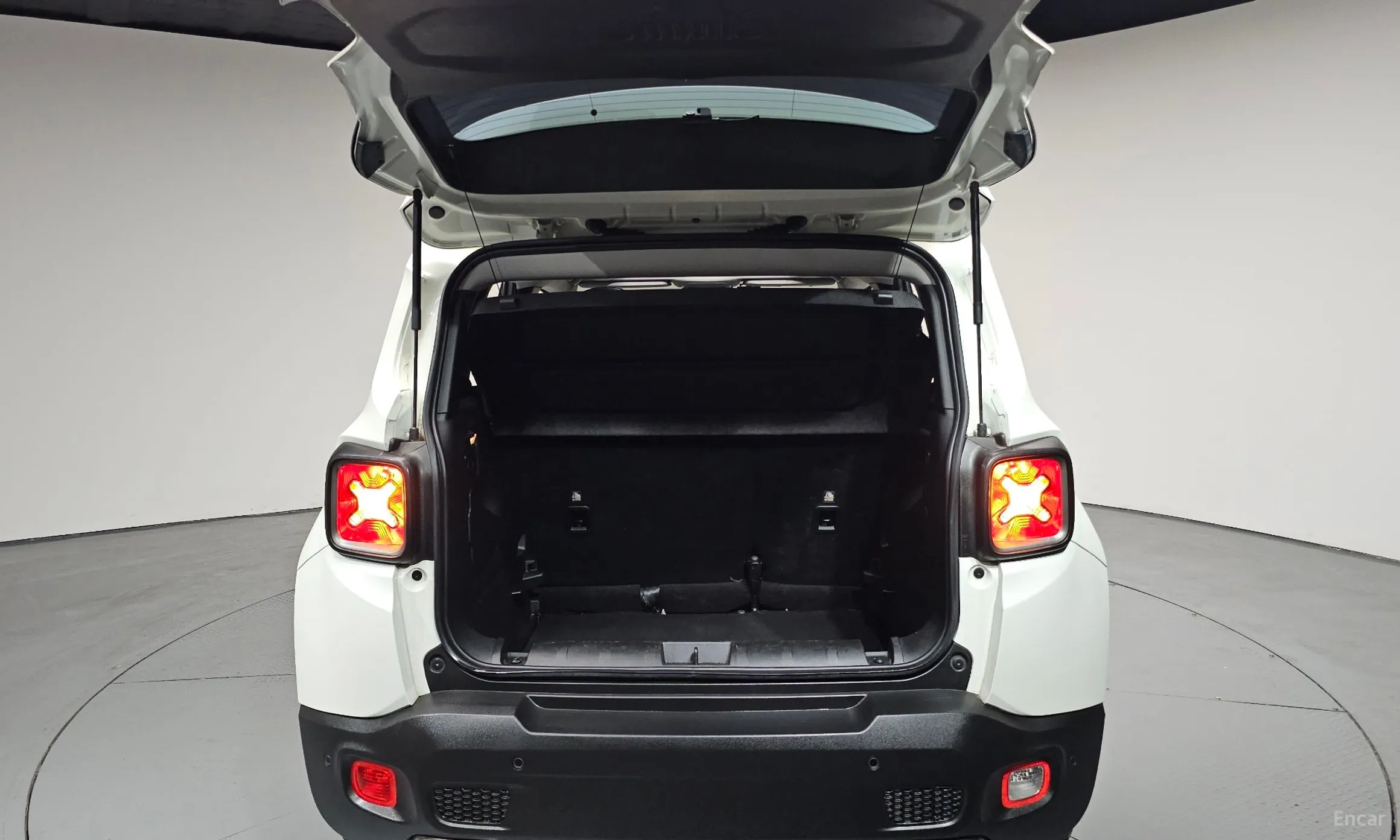 Jeep Renegade превью 20