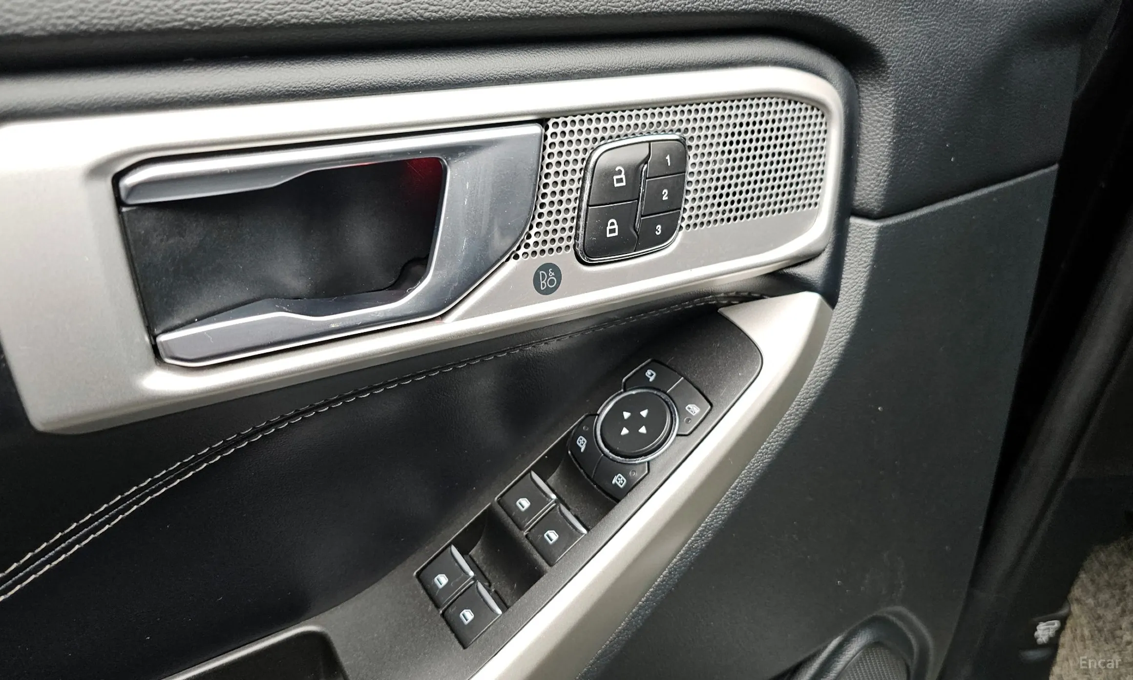 Ford Explorer 6th Generation превью 17
