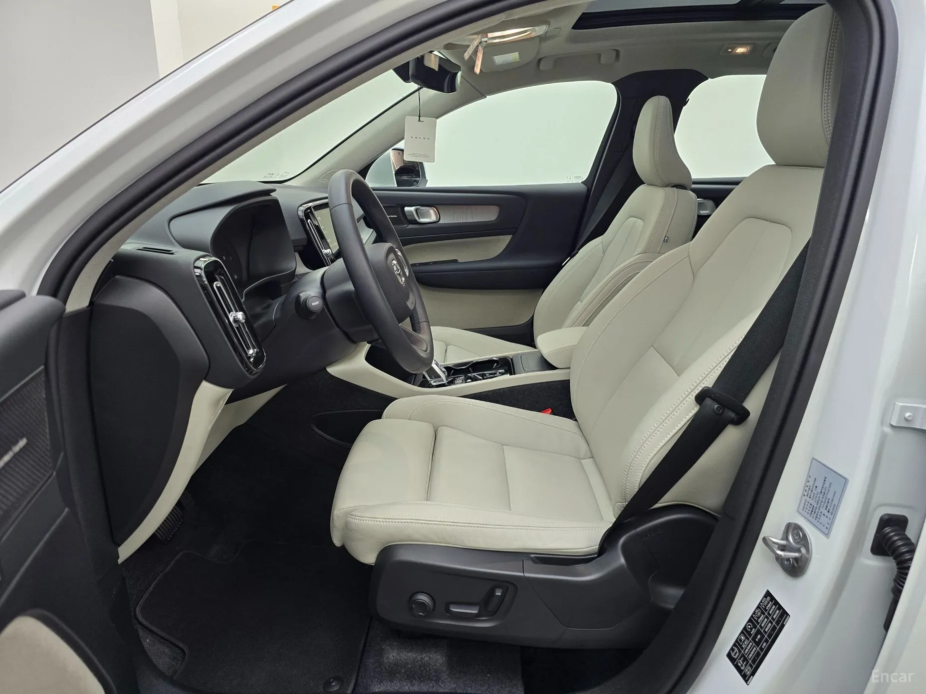 Volvo XC40 превью 10