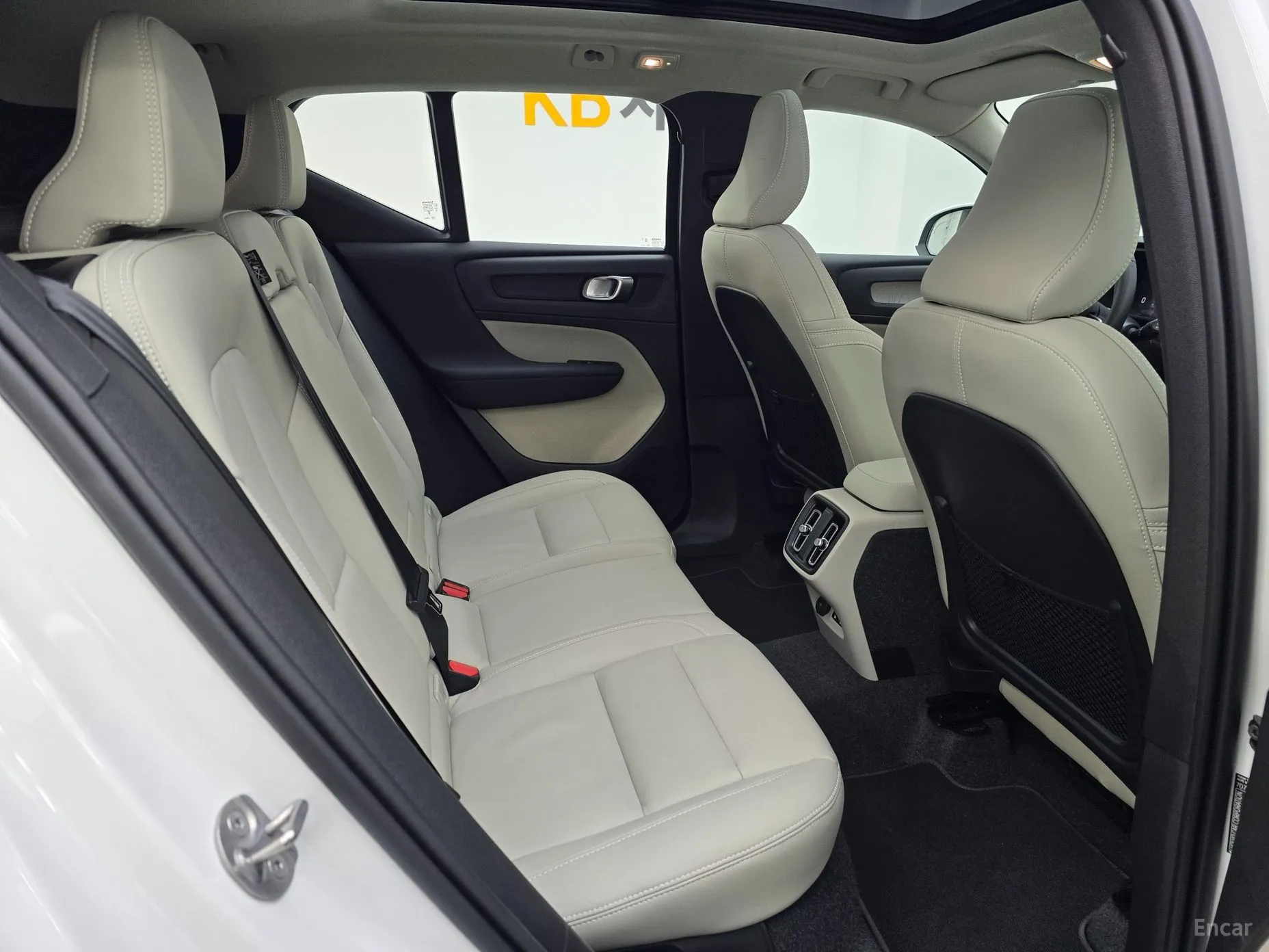 Volvo XC40 превью 11