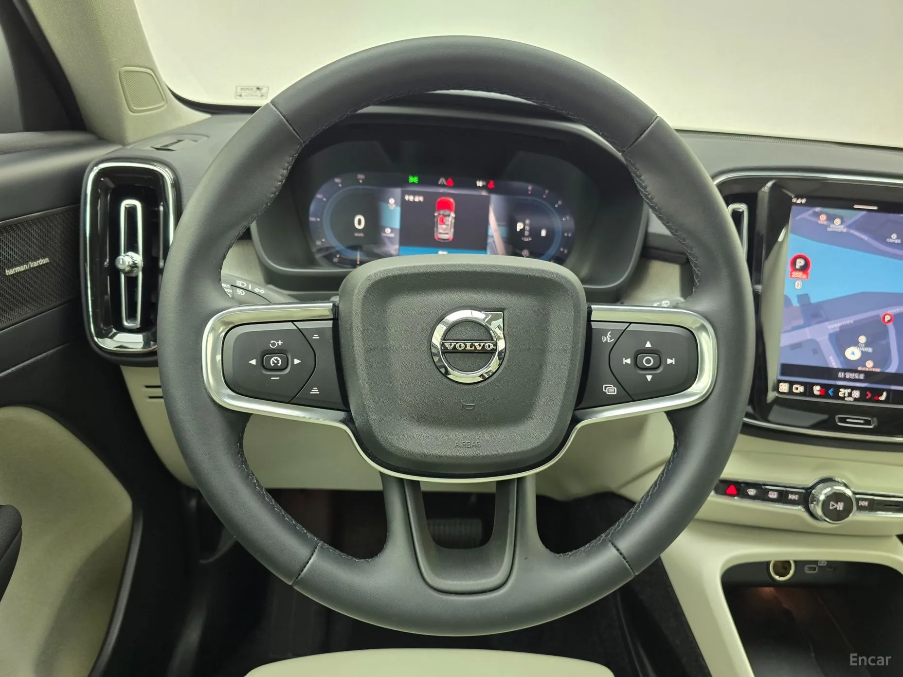 Volvo XC40 превью 12
