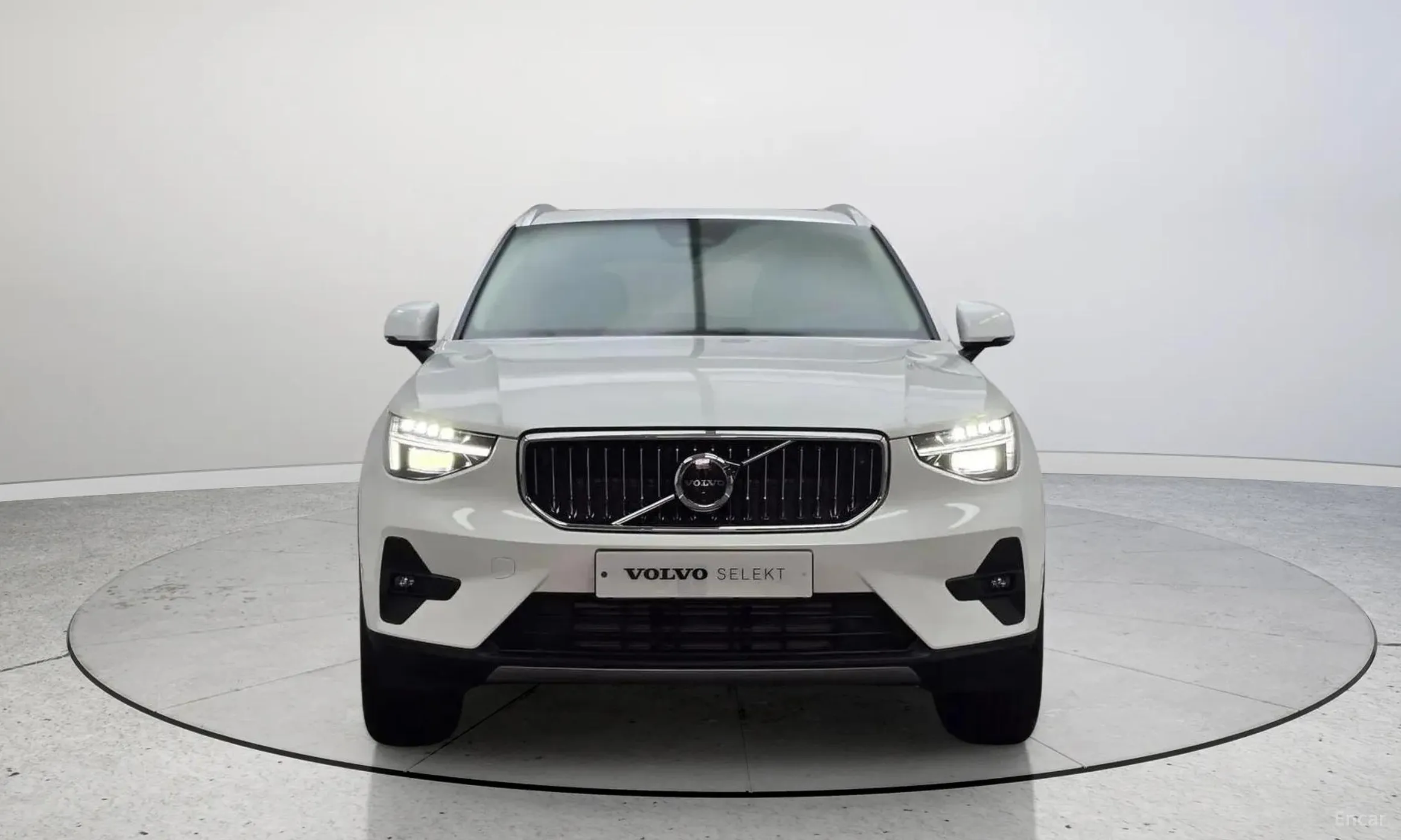 Volvo XC40 превью 3