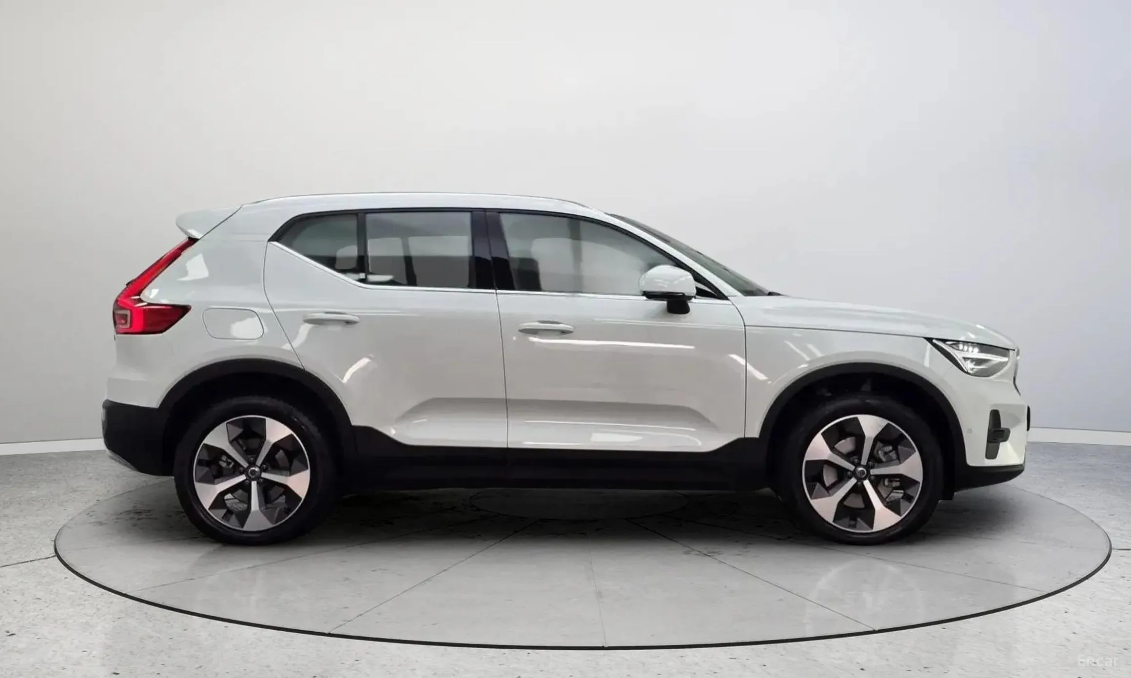 Volvo XC40 превью 4