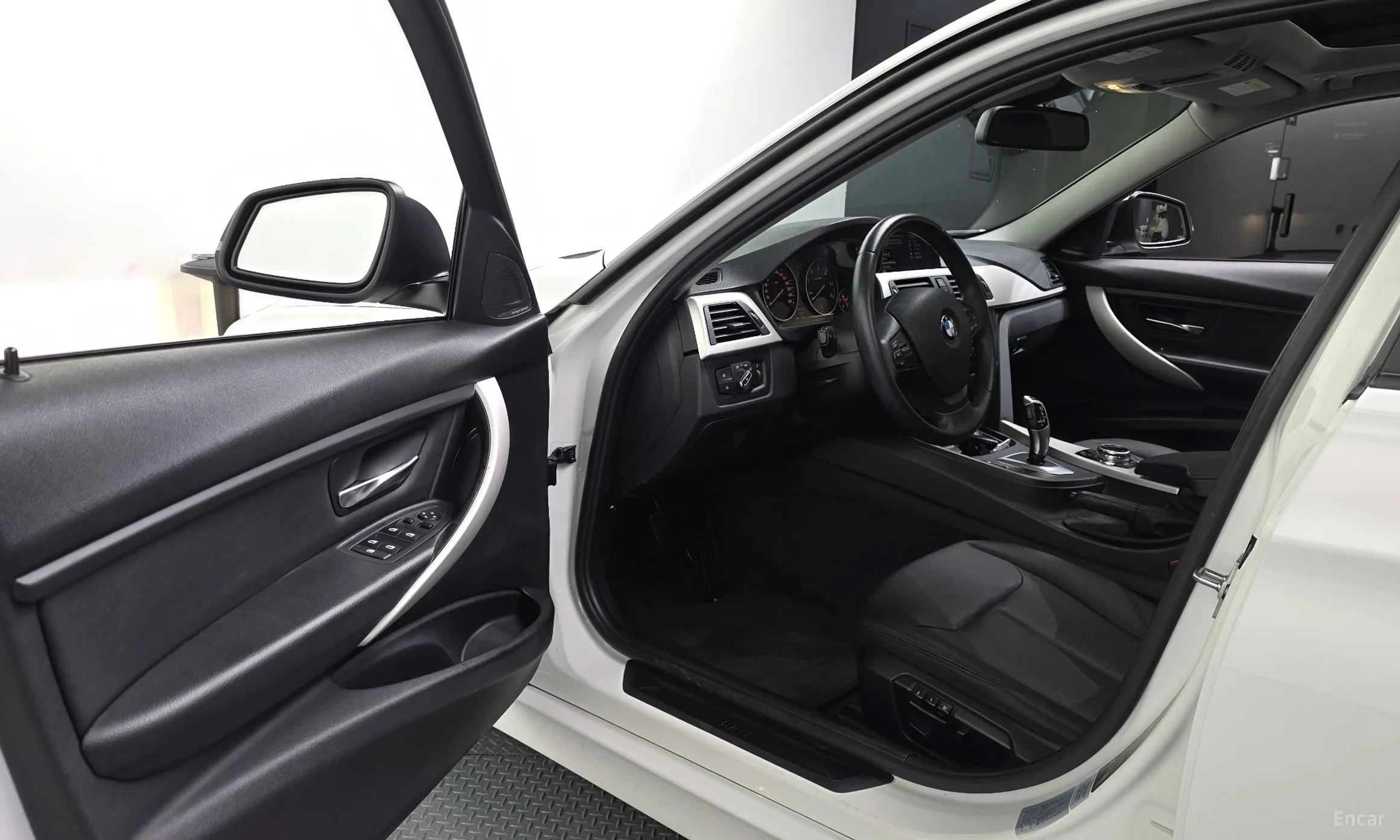 BMW 3 Series (F30) превью 10