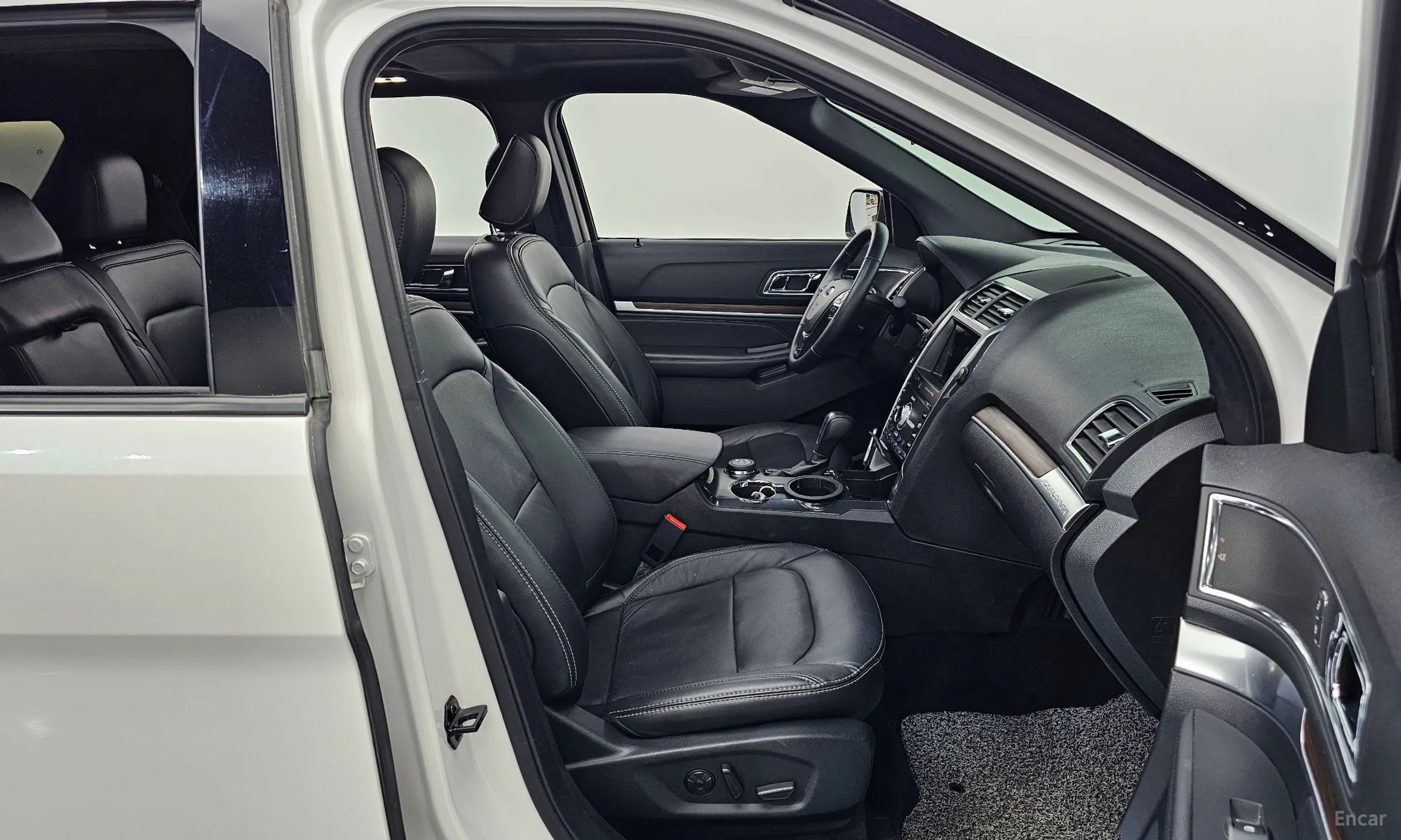 Ford Explorer превью 11