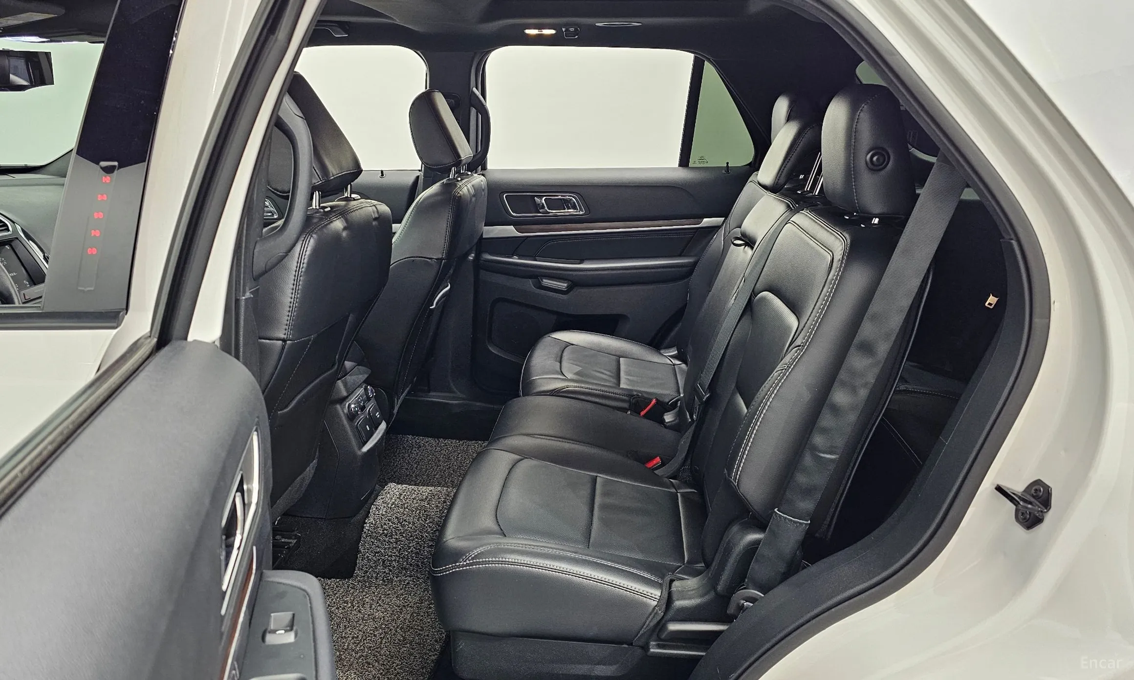 Ford Explorer превью 12