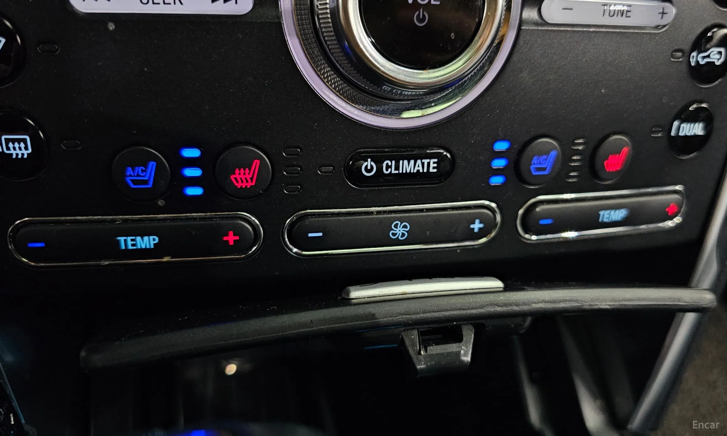 Ford Explorer превью 16