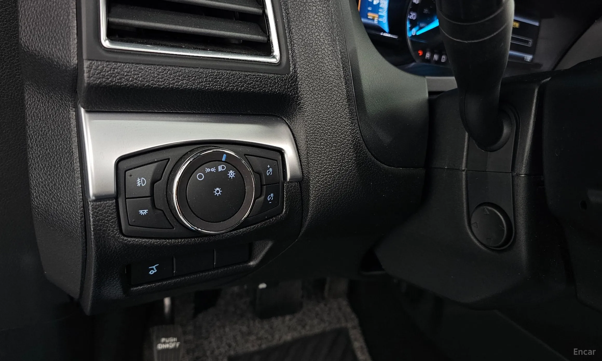 Ford Explorer превью 17