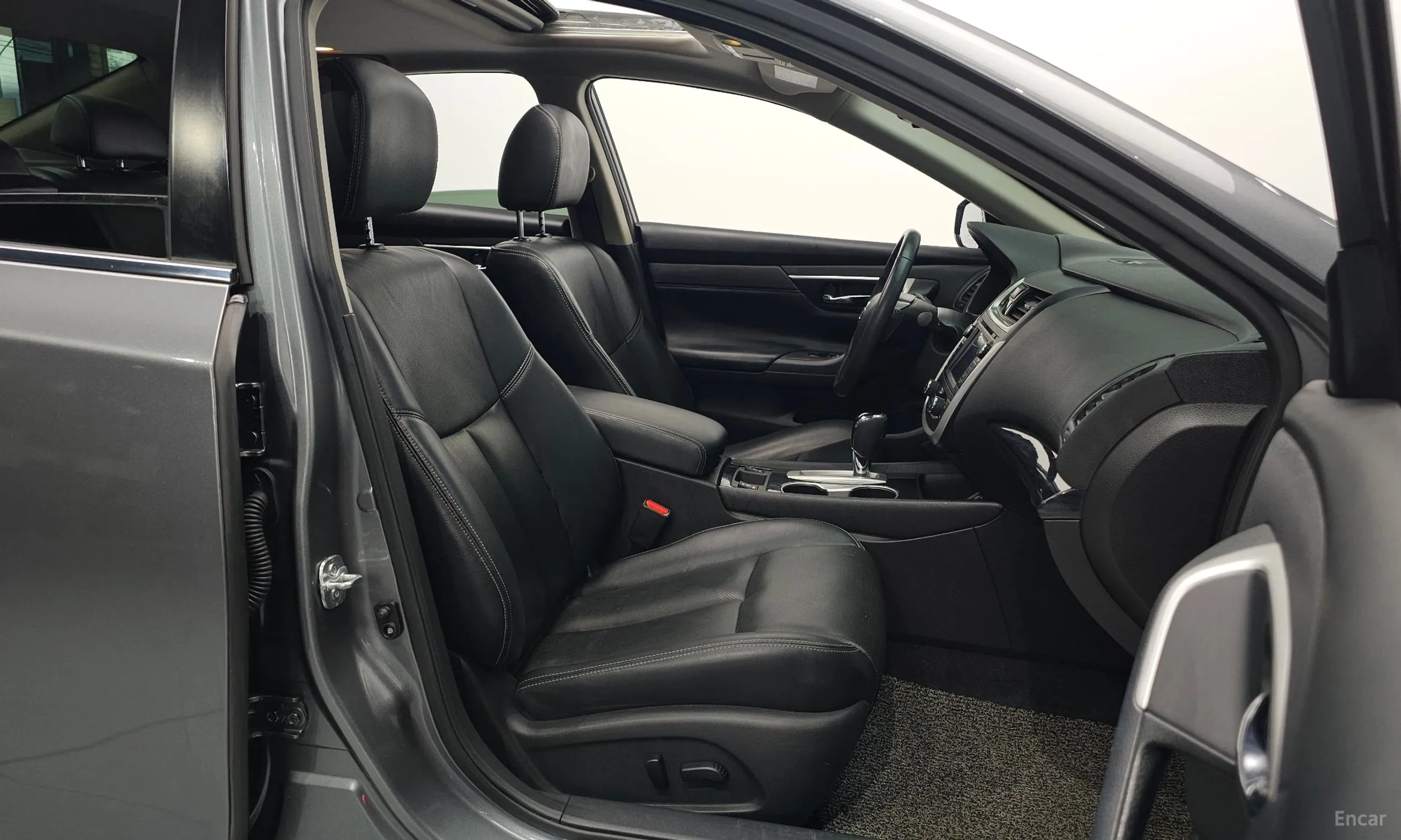 Nissan Altima превью 10