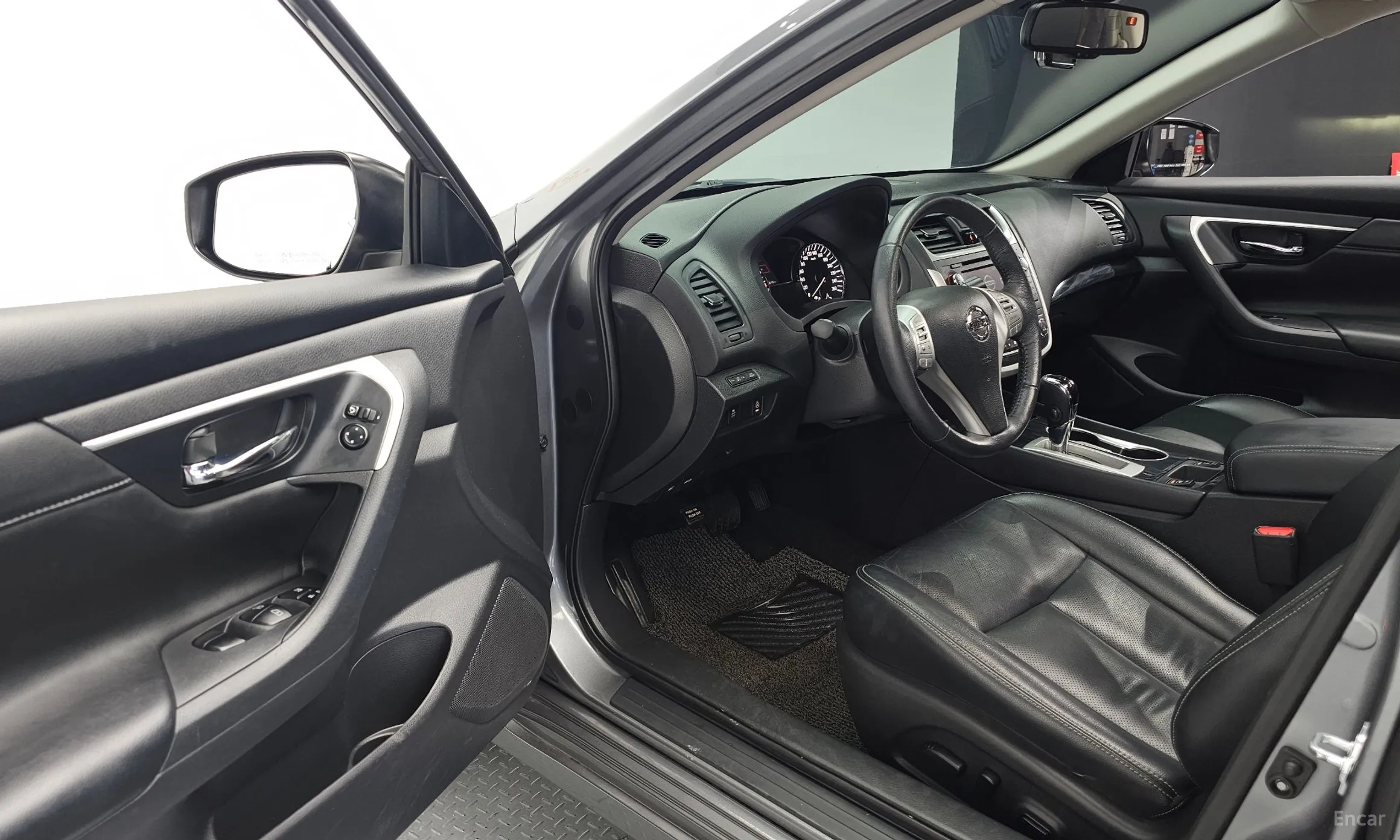 Nissan Altima превью 11