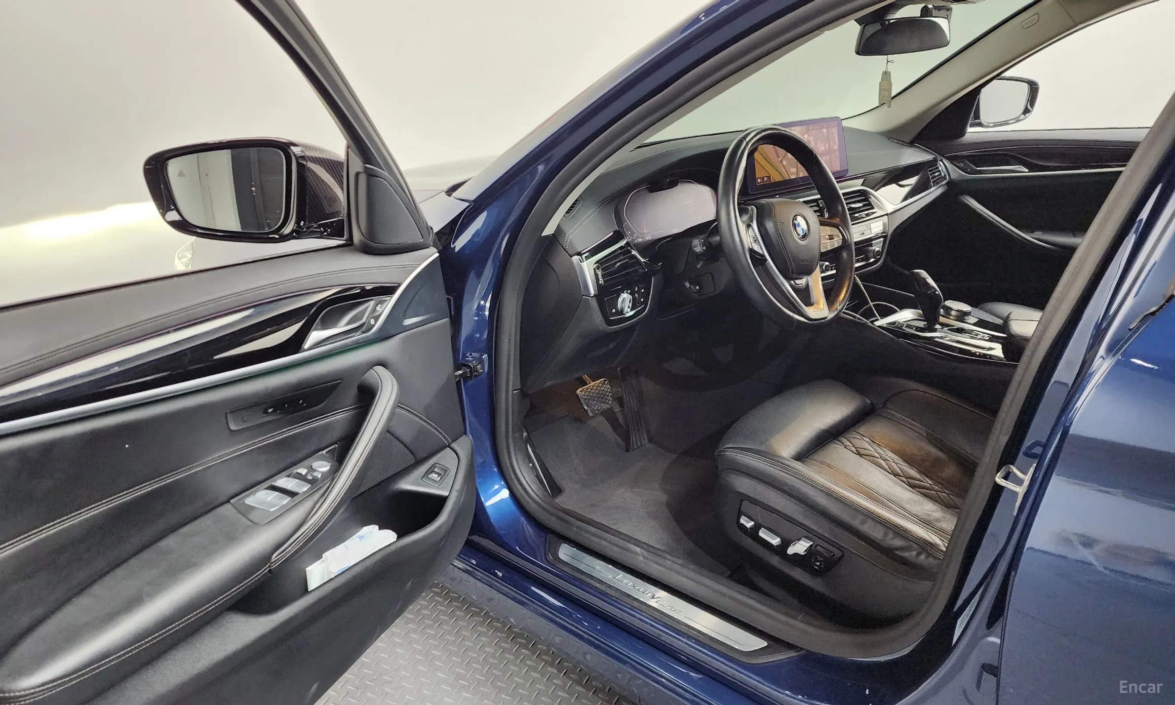 BMW 5 Series (G30) превью 10