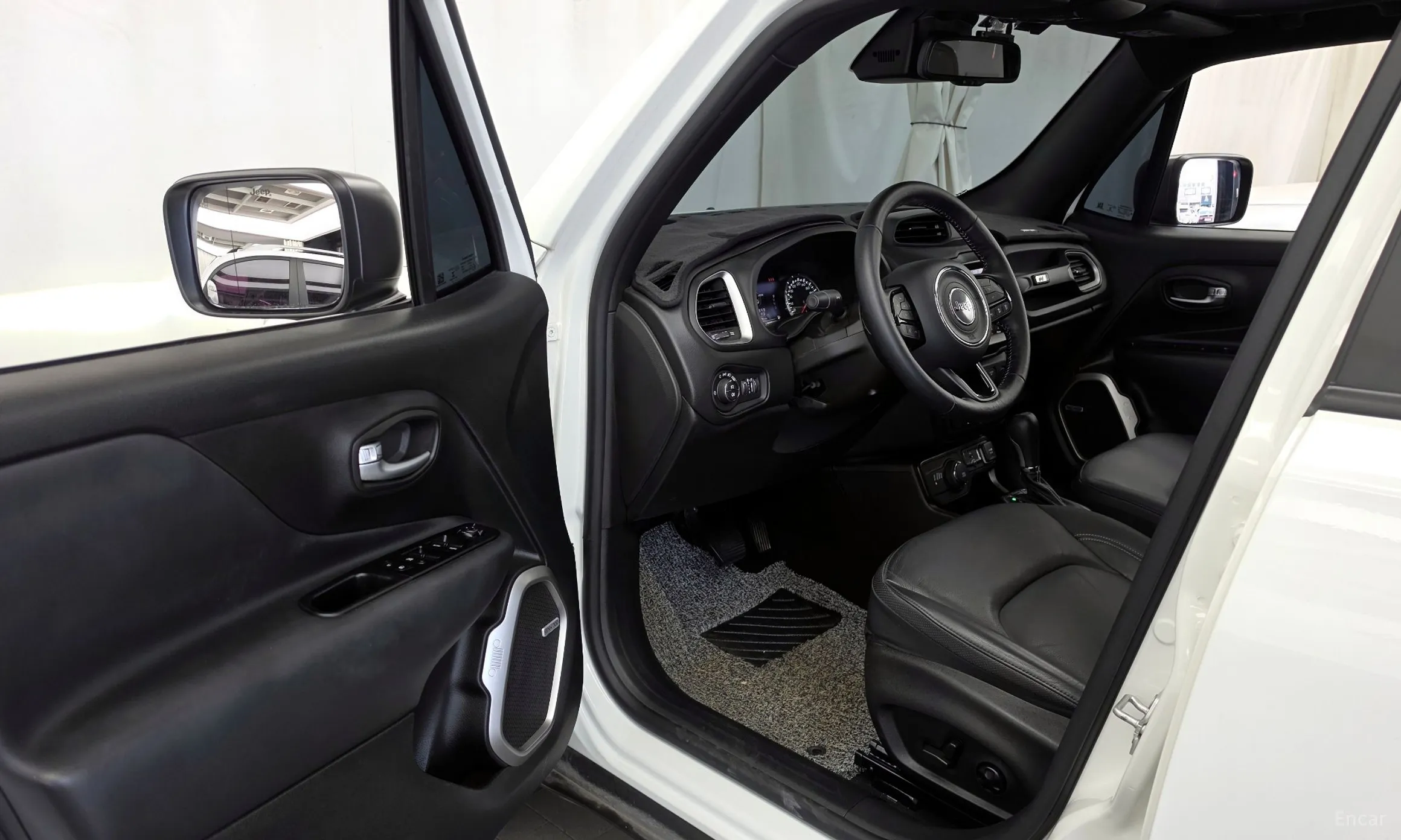 Jeep Renegade превью 10