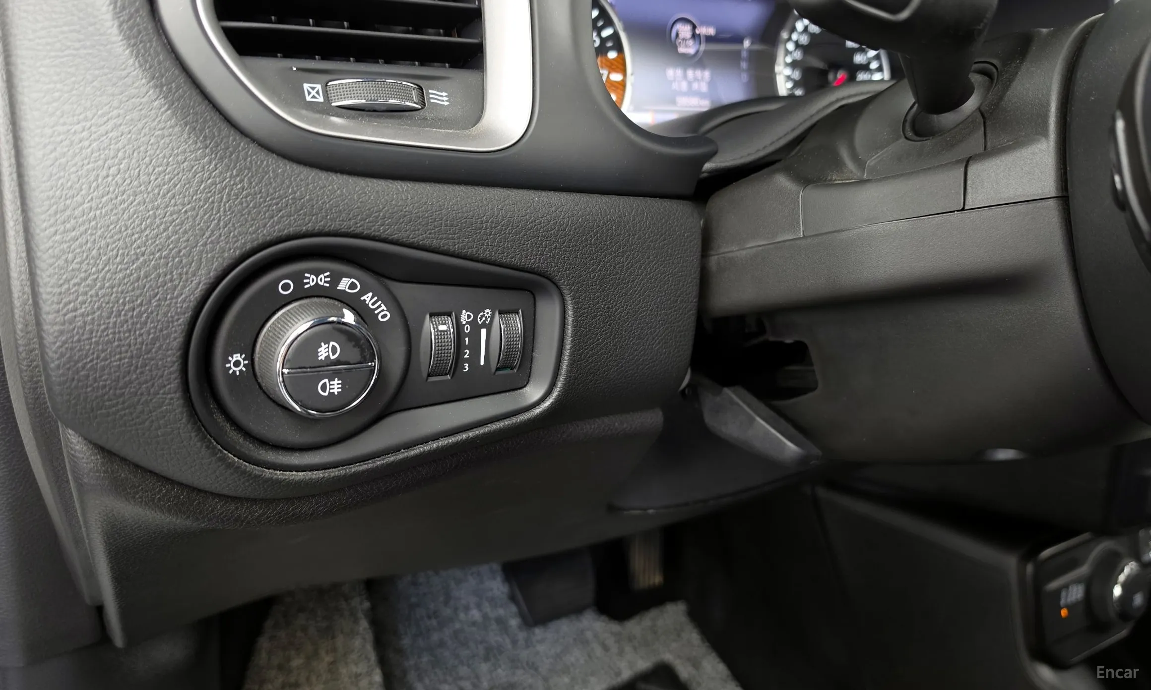 Jeep Renegade превью 16