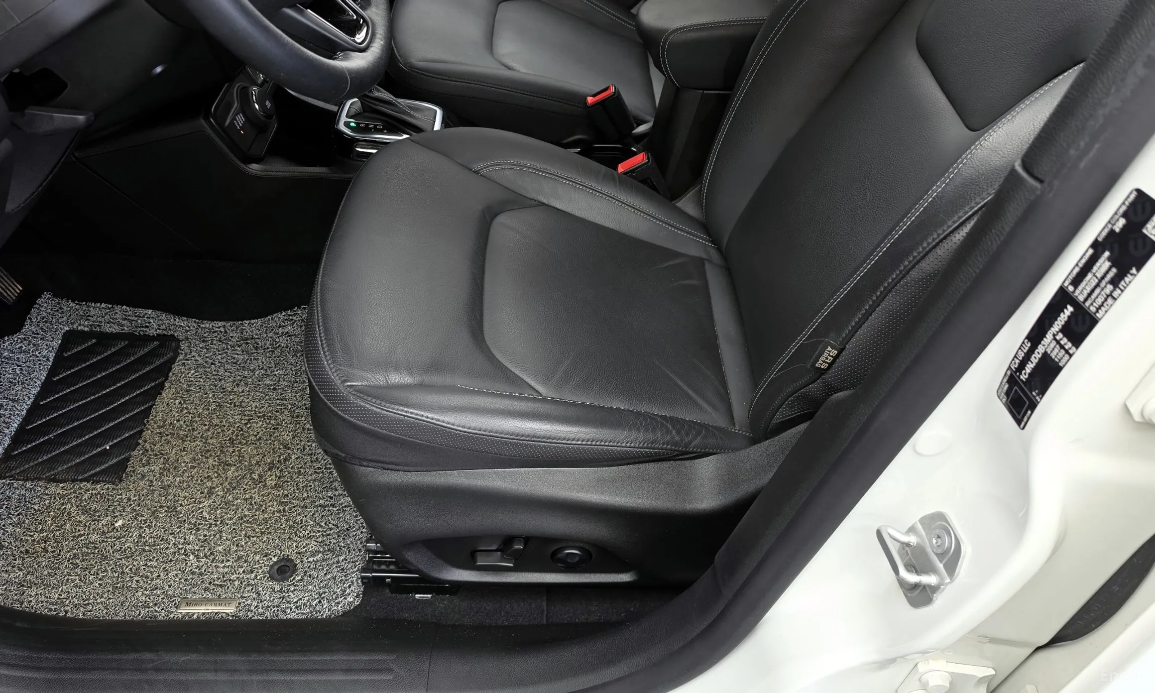 Jeep Renegade превью 19