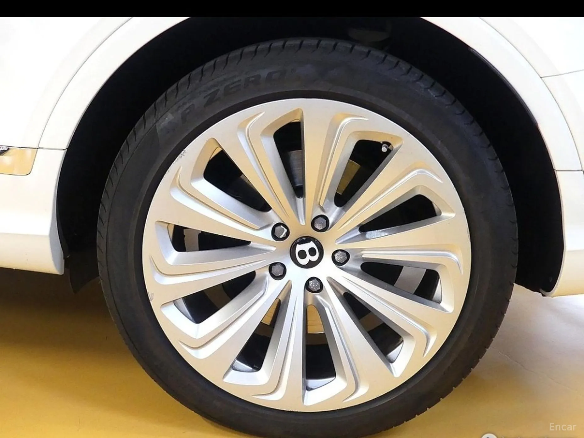 Bentley Bentayga превью 5