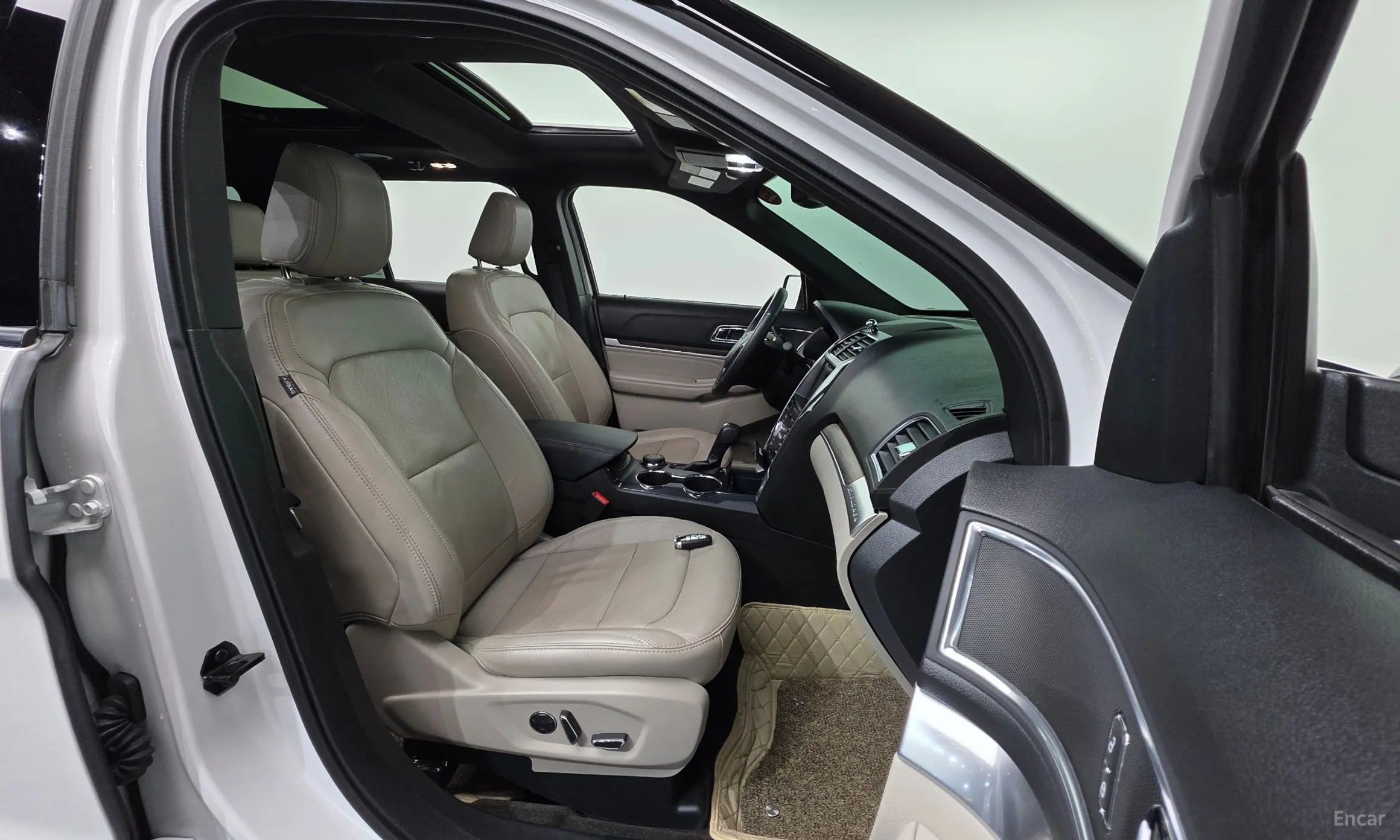 Ford Explorer превью 10