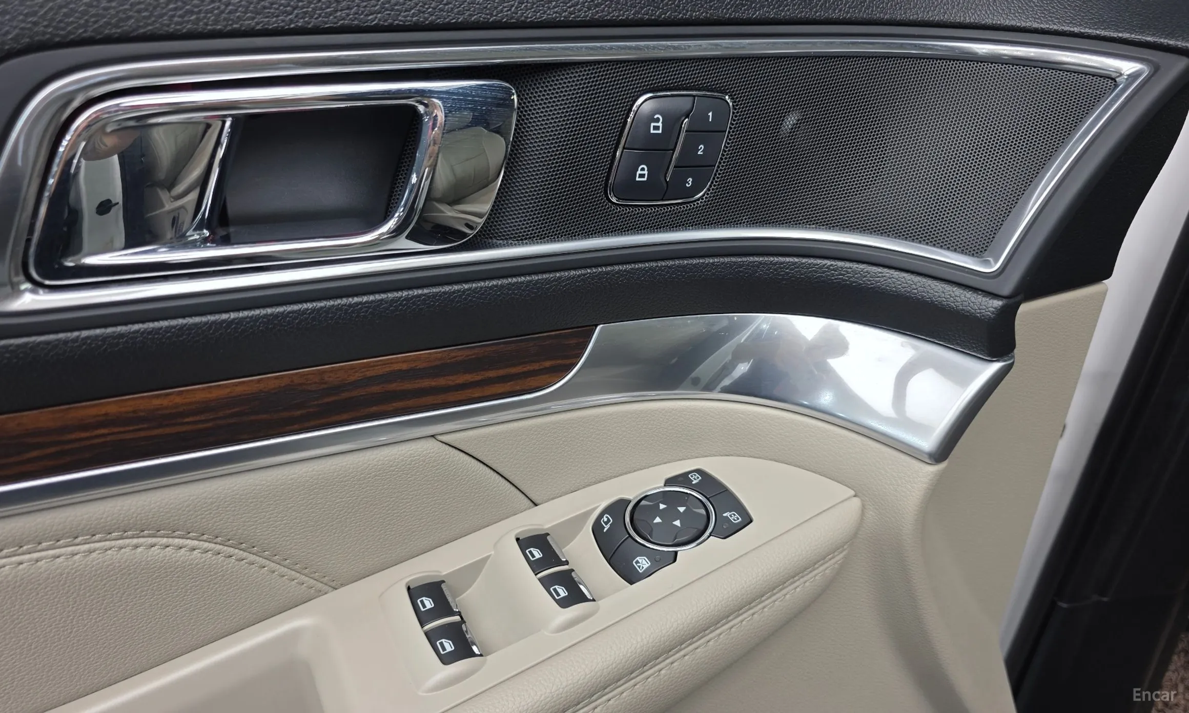 Ford Explorer превью 13