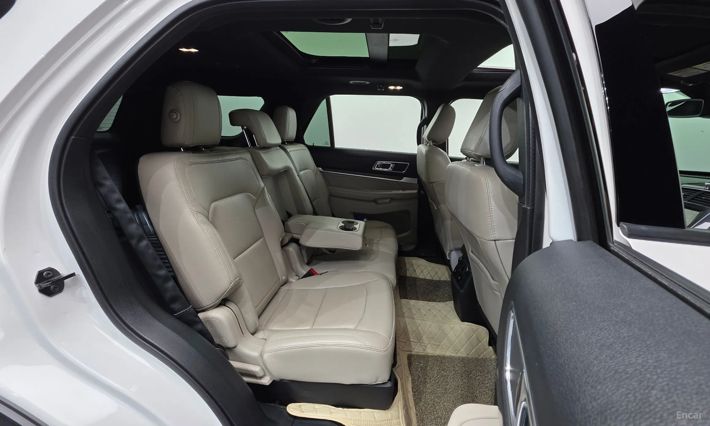 Ford Explorer превью 19