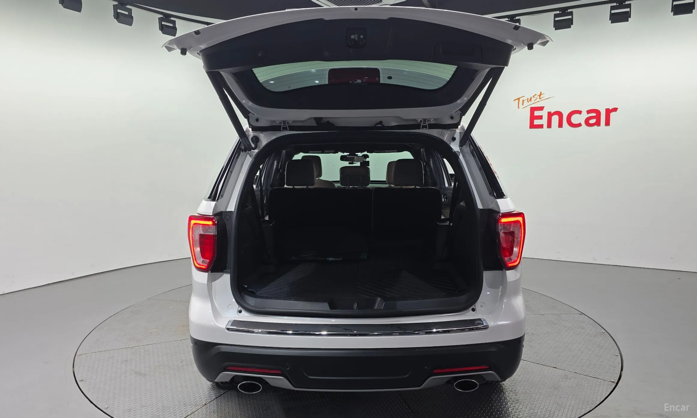 Ford Explorer превью 20