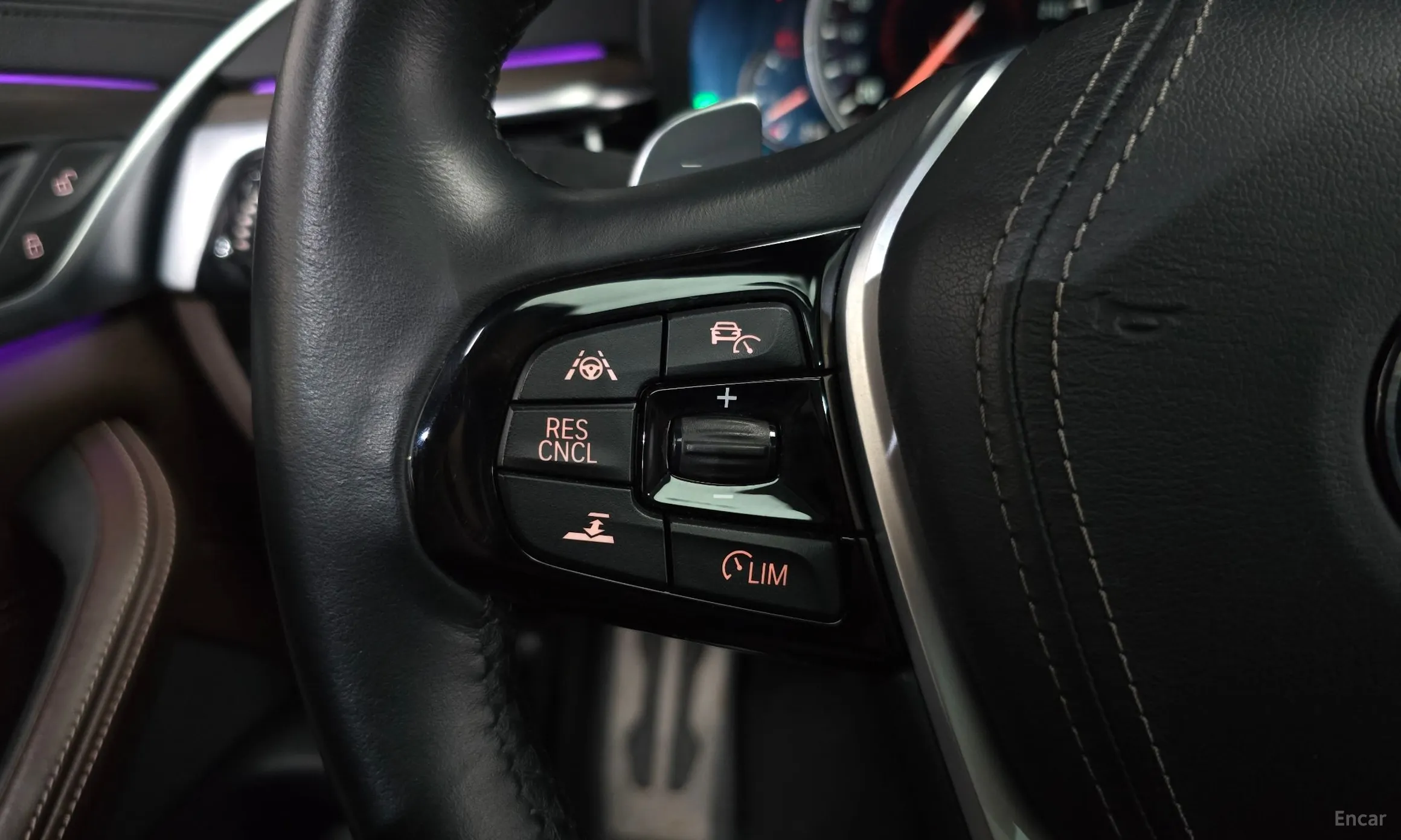 BMW 5 Series (G30) превью 16