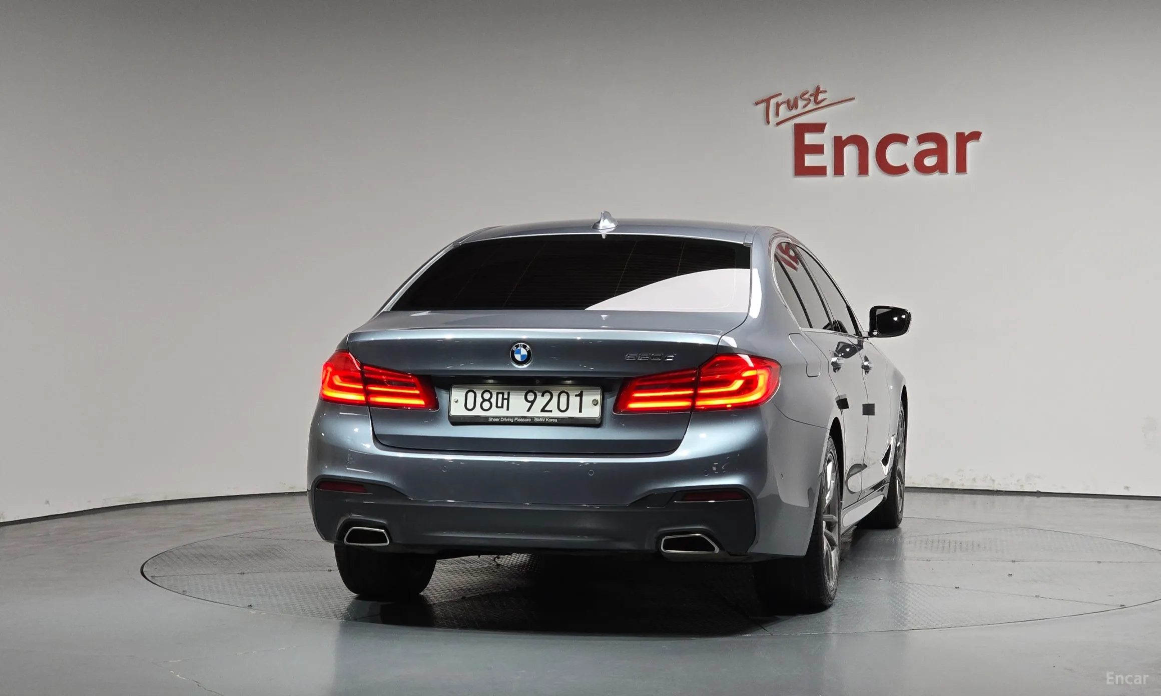 BMW 5 Series (G30) превью 4
