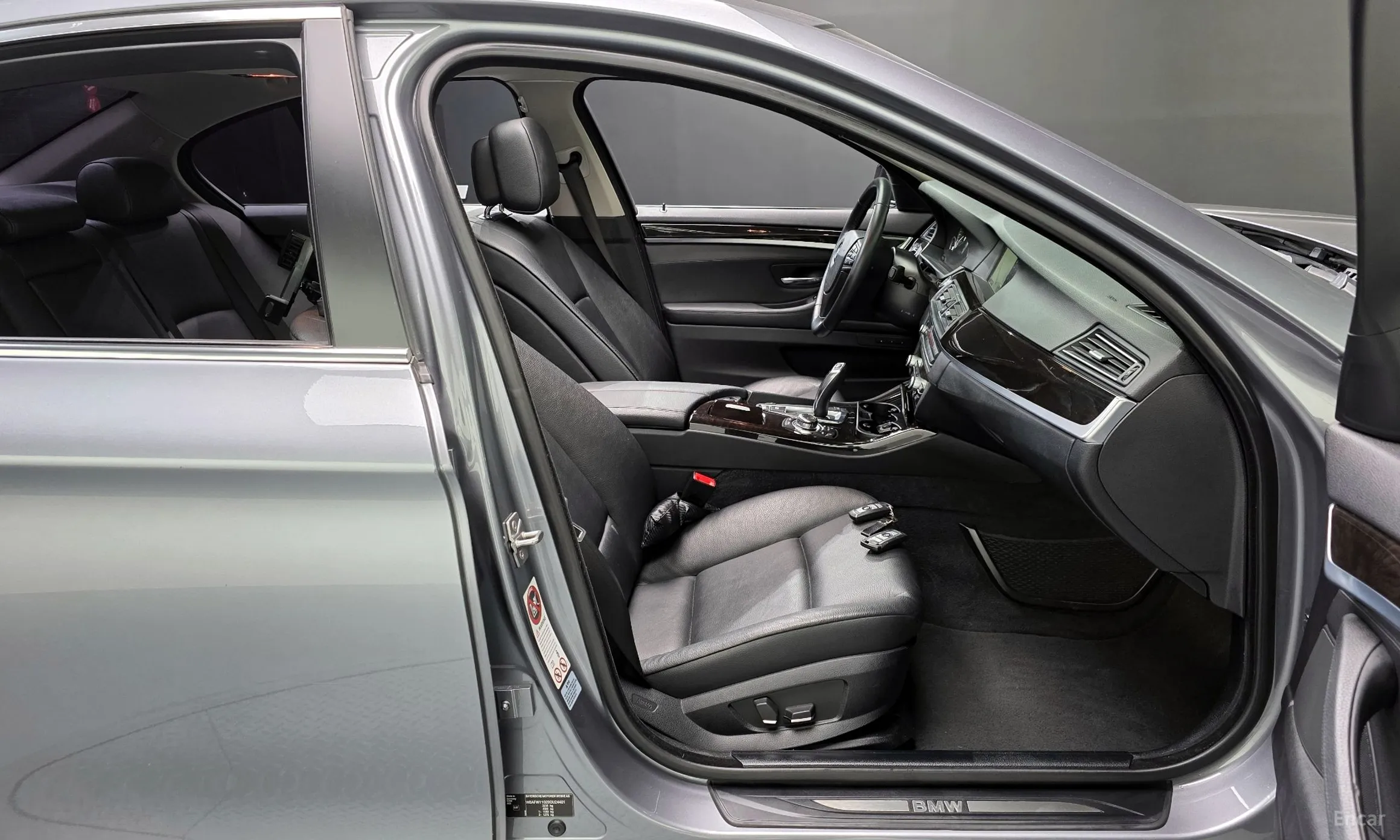 BMW 5 Series (F10) превью 11