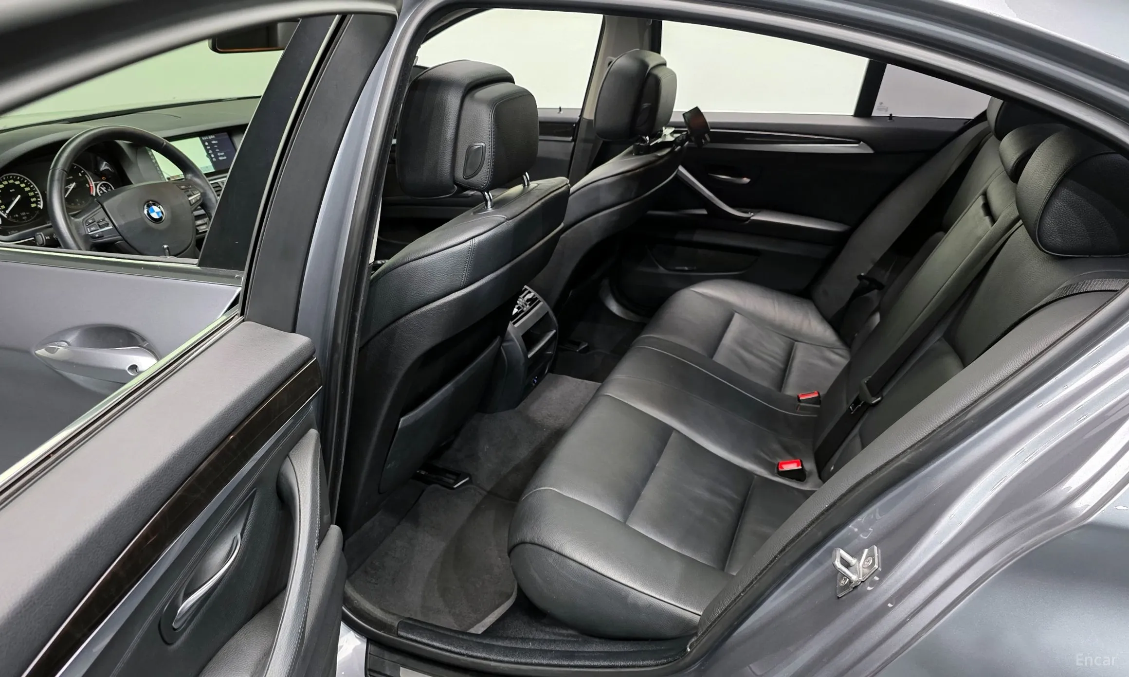 BMW 5 Series (F10) превью 12