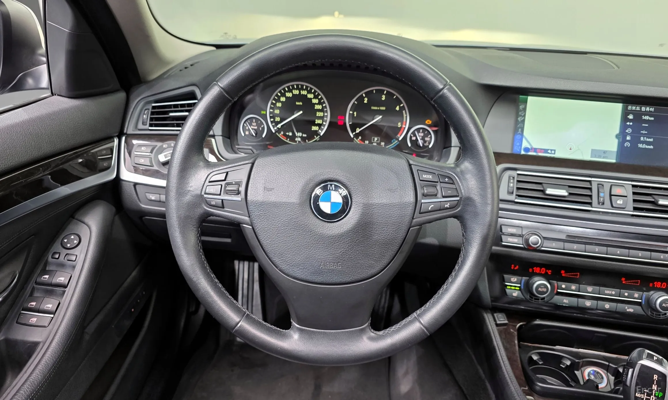 BMW 5 Series (F10) превью 13