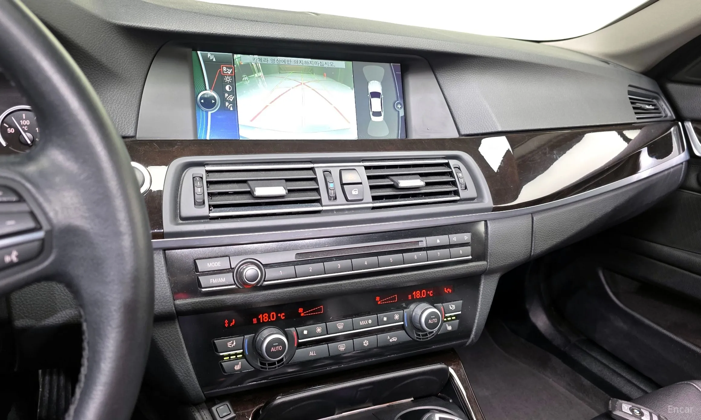 BMW 5 Series (F10) превью 15