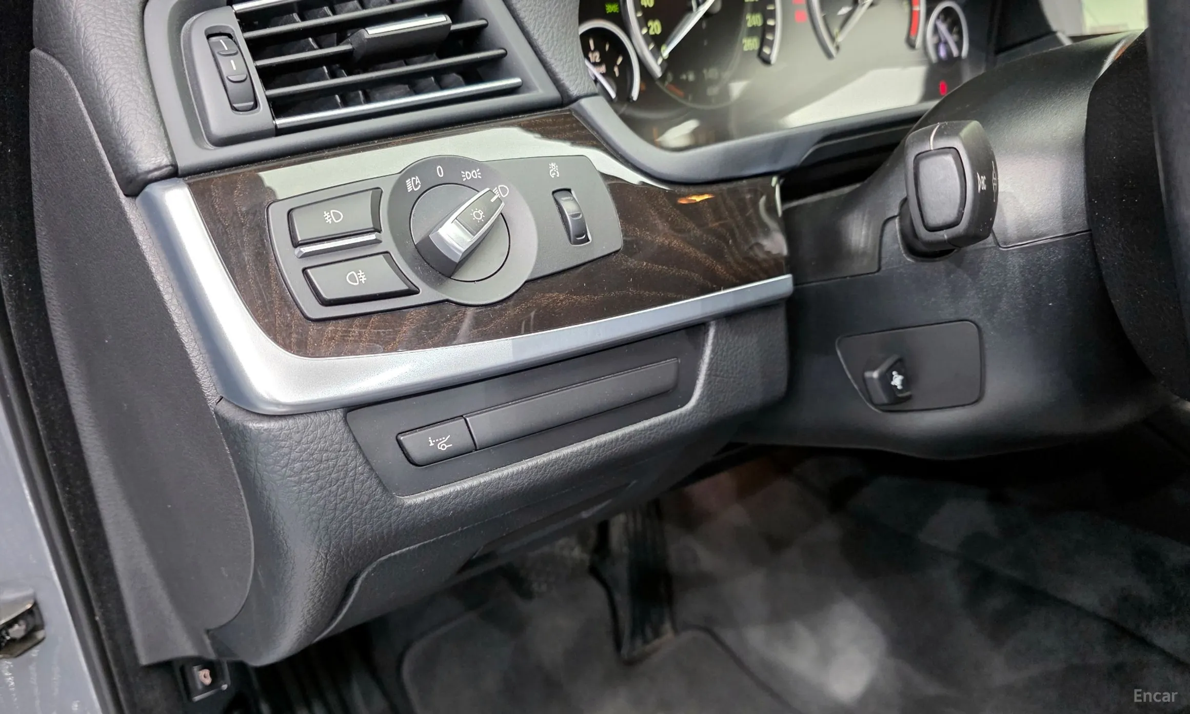 BMW 5 Series (F10) превью 16