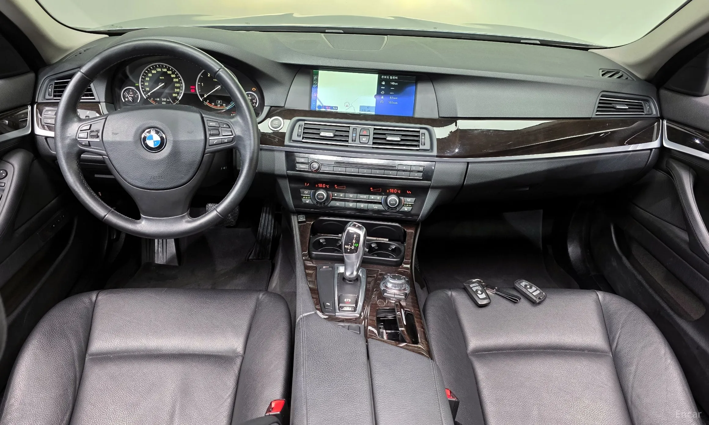 BMW 5 Series (F10) превью 7