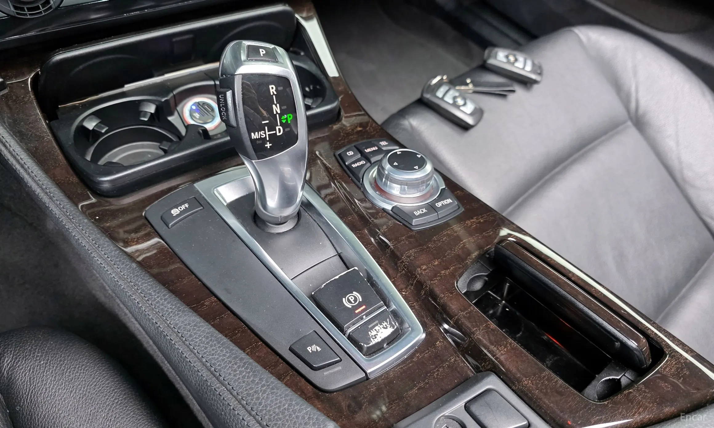 BMW 5 Series (F10) превью 9