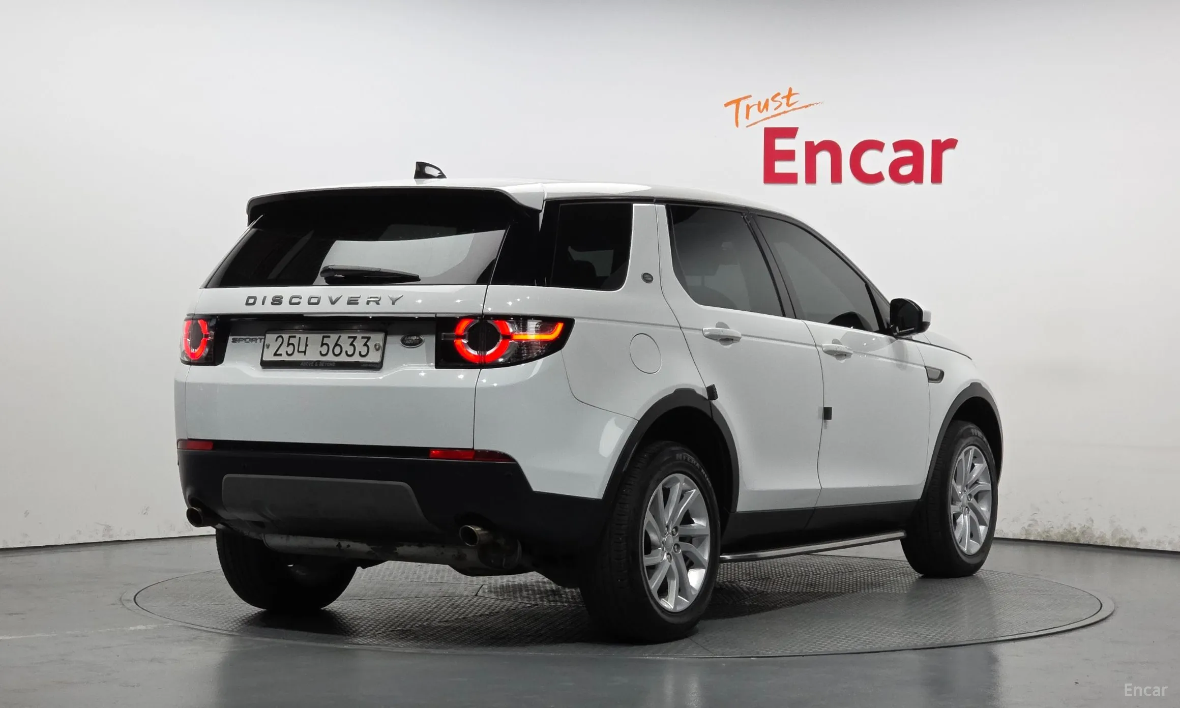 Land Rover Discovery Sports превью 2