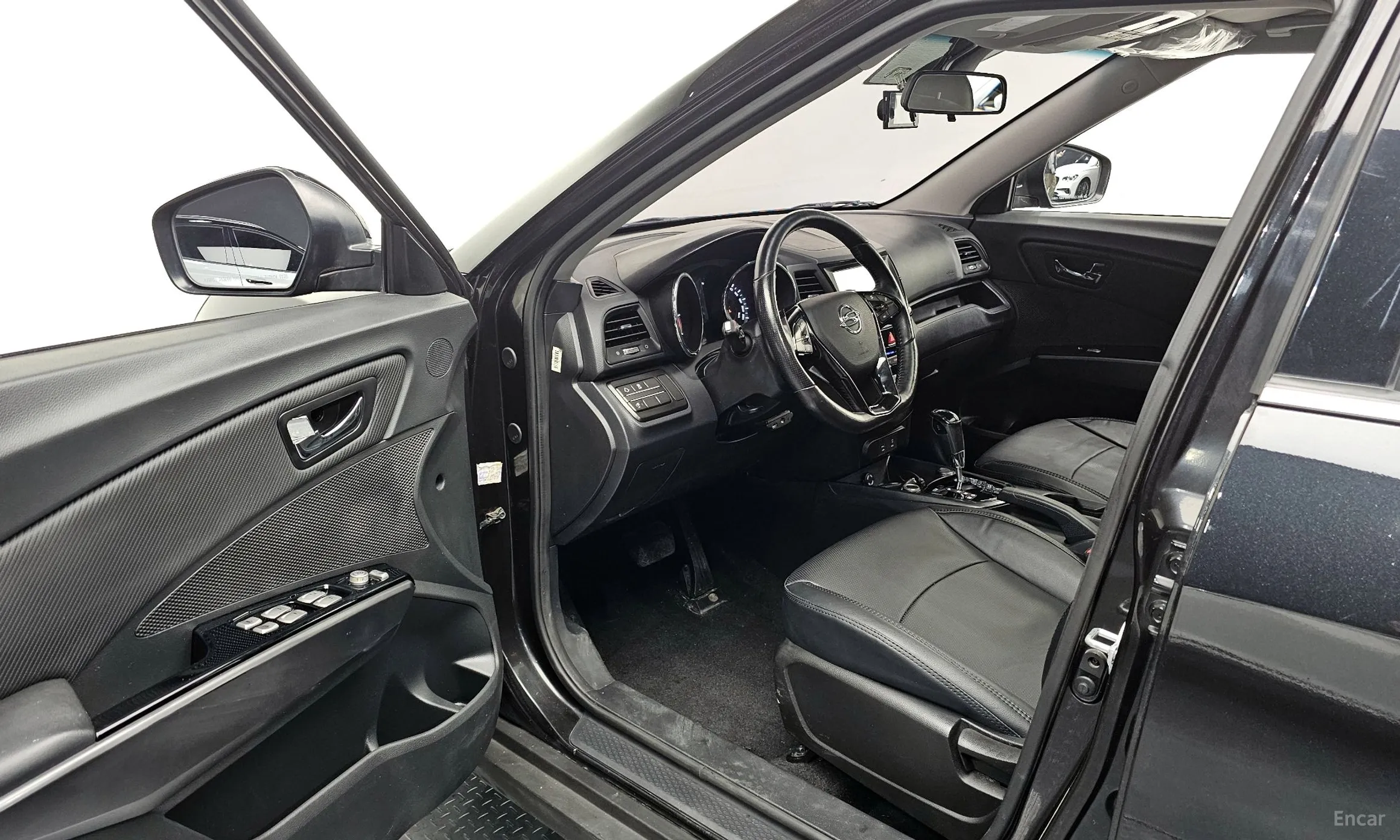 KG Mobility (SsangYong) Tivoli Air превью 10