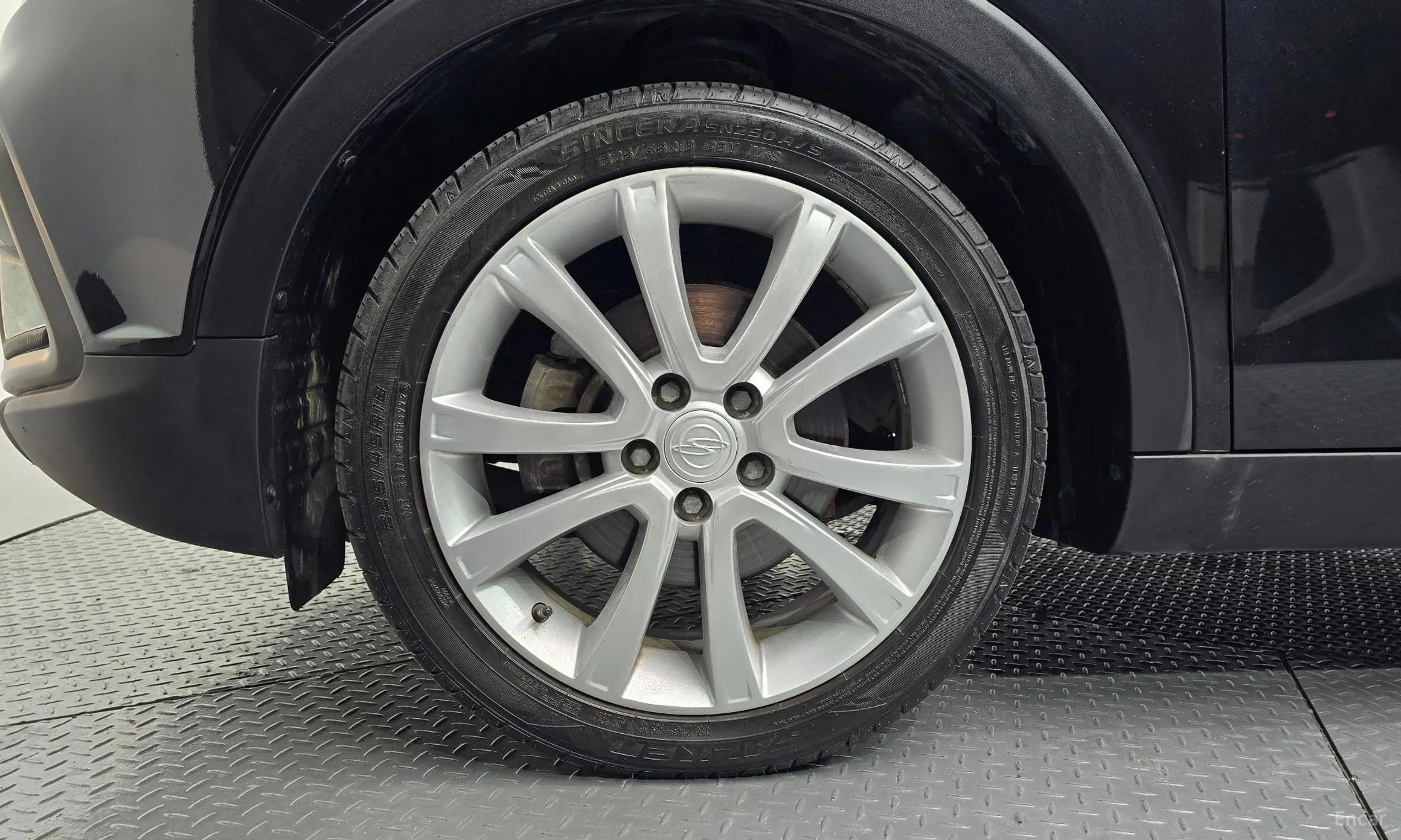 KG Mobility (SsangYong) Tivoli Air превью 5