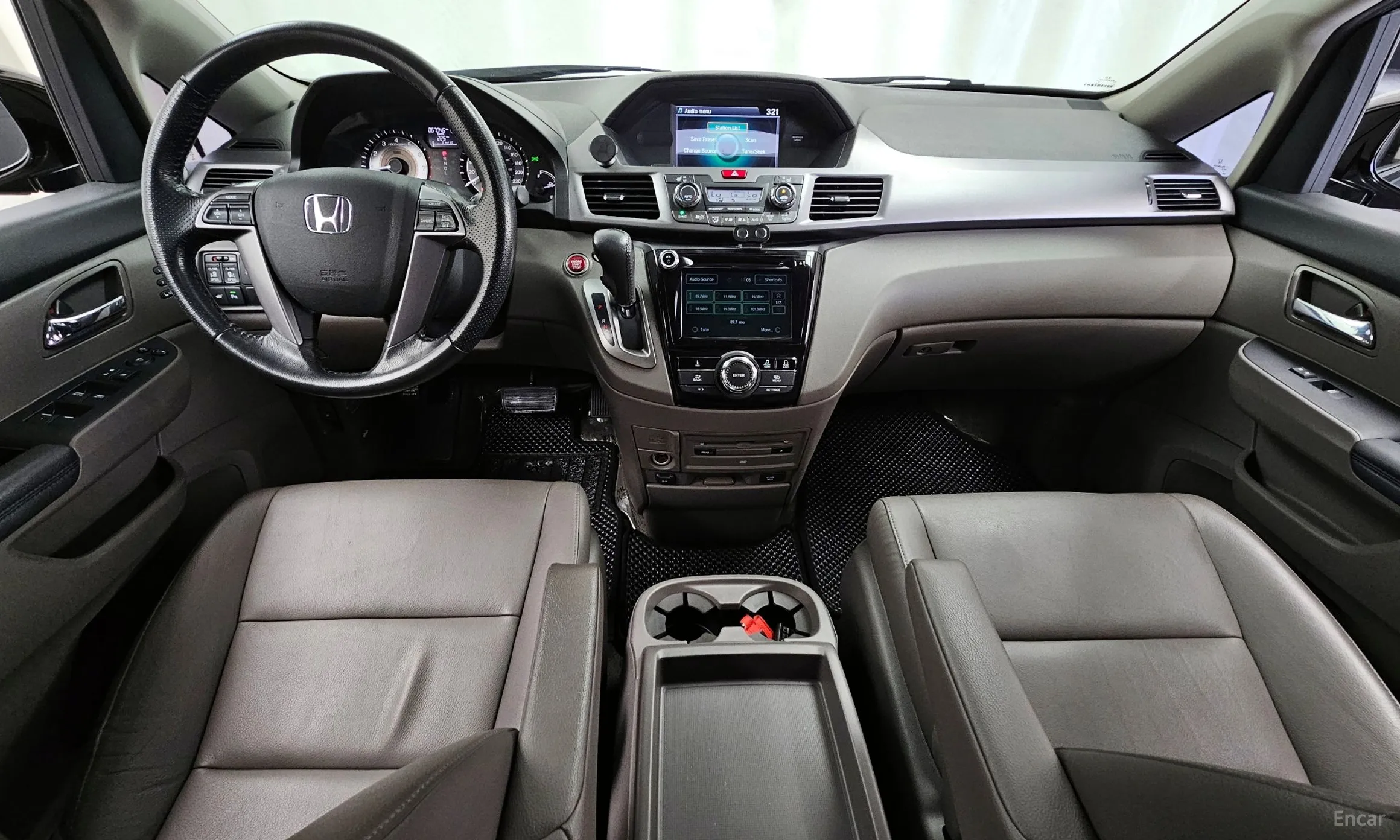 Honda Odyssey превью 7